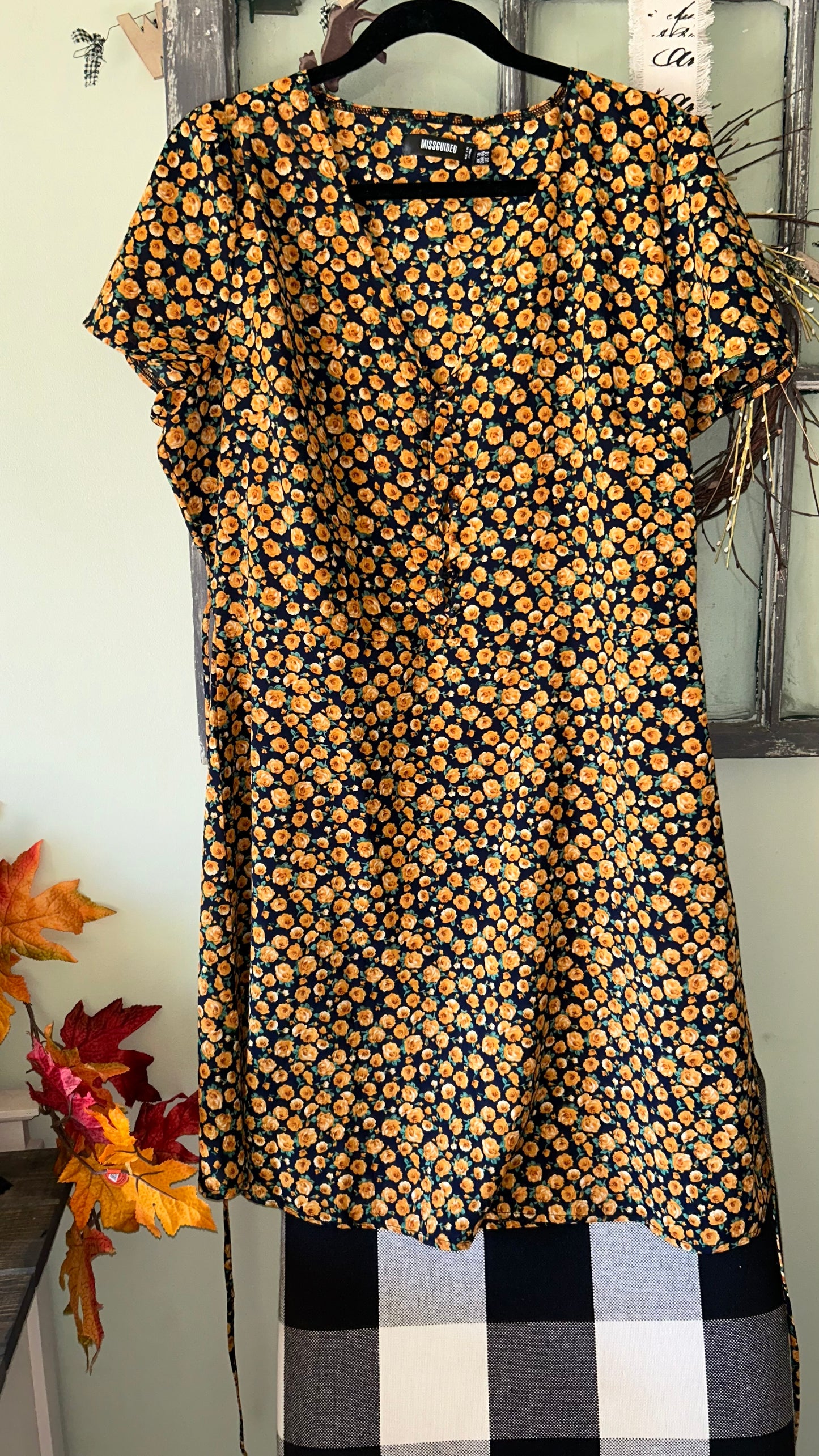 Women’s dress size 14 will fit best for a 12 no stretch