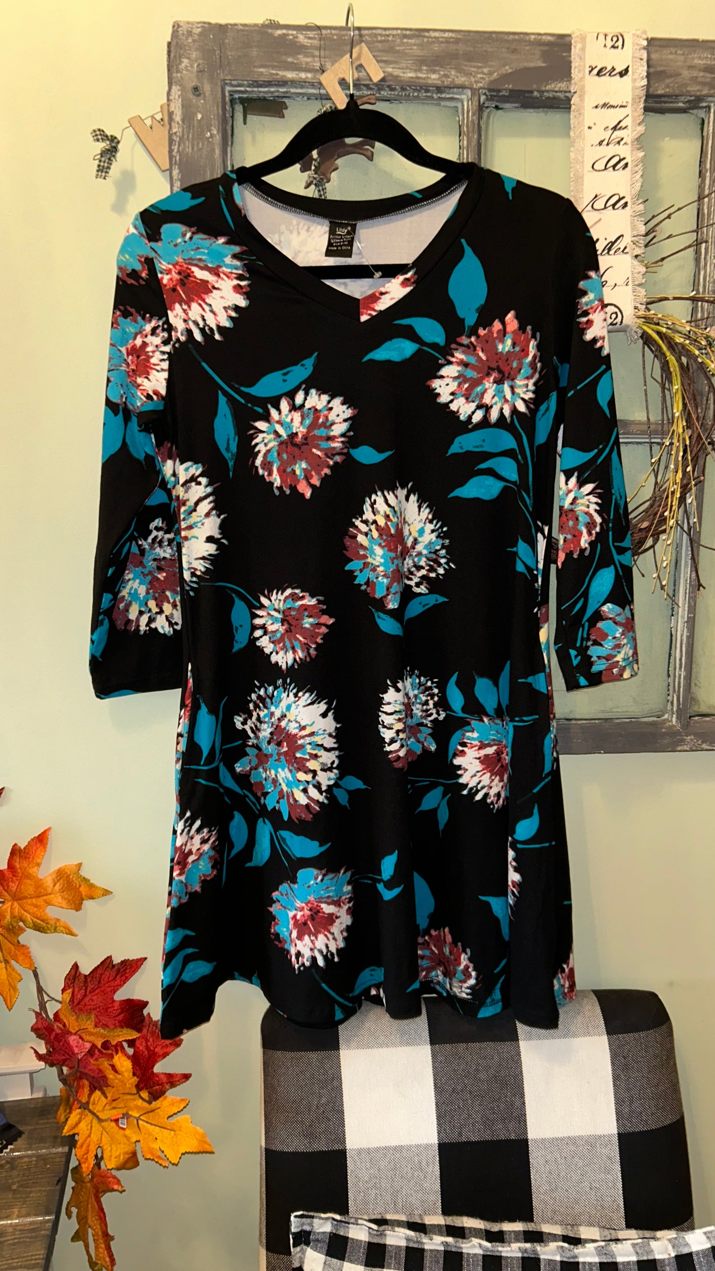 Women’s size small-medium tunic with pockets great to wear with leggings with stretch