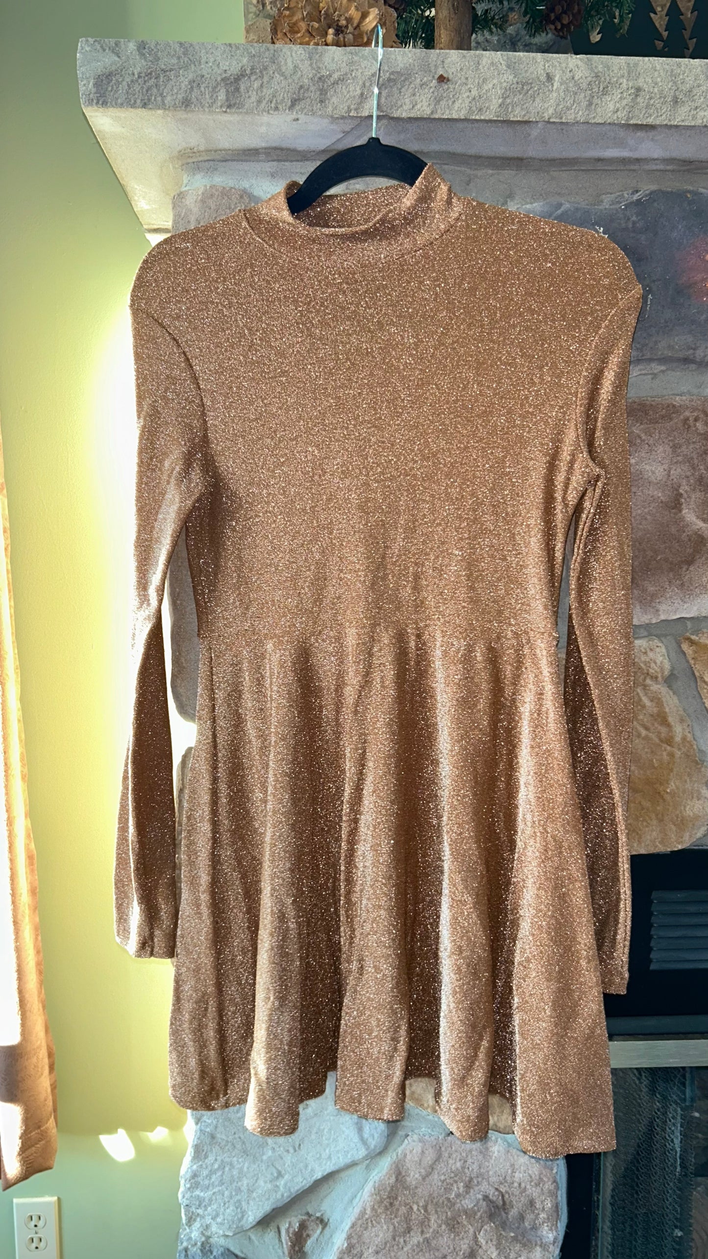 Women’s size medium dress fits like a small 3/4 with stretch