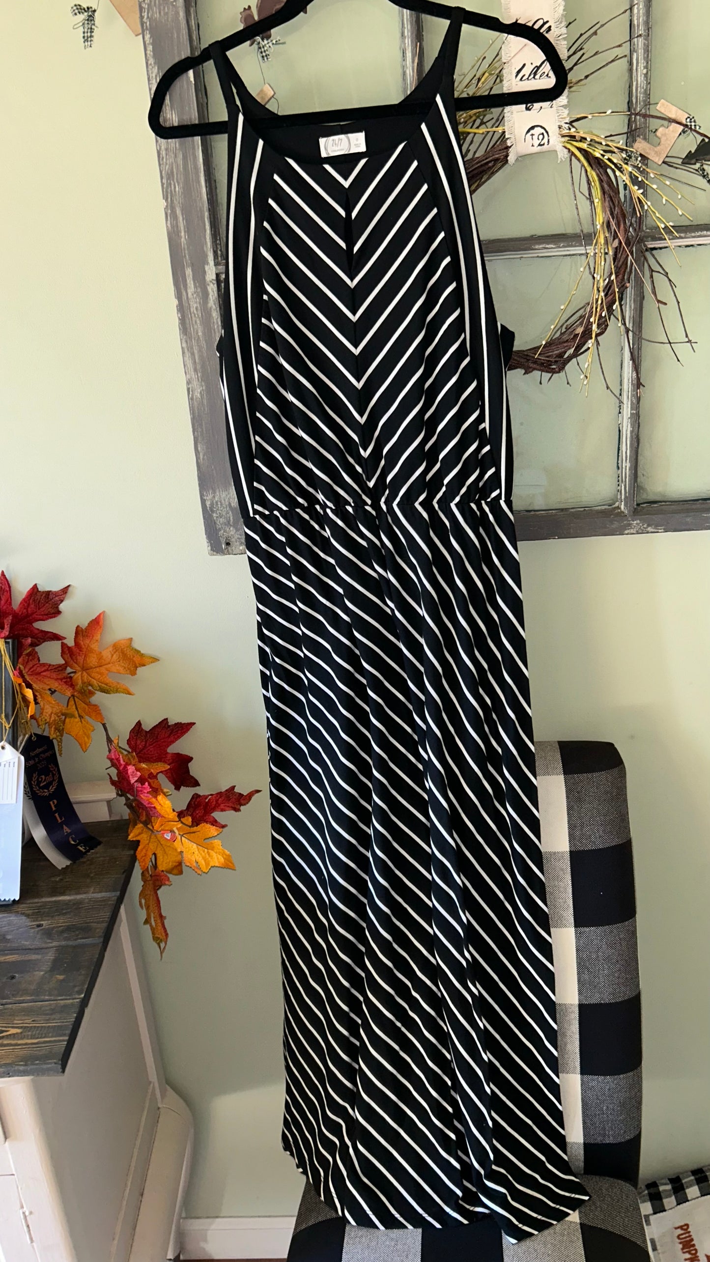 Women’s dress size 0 fits like a 12-14 with stretch
