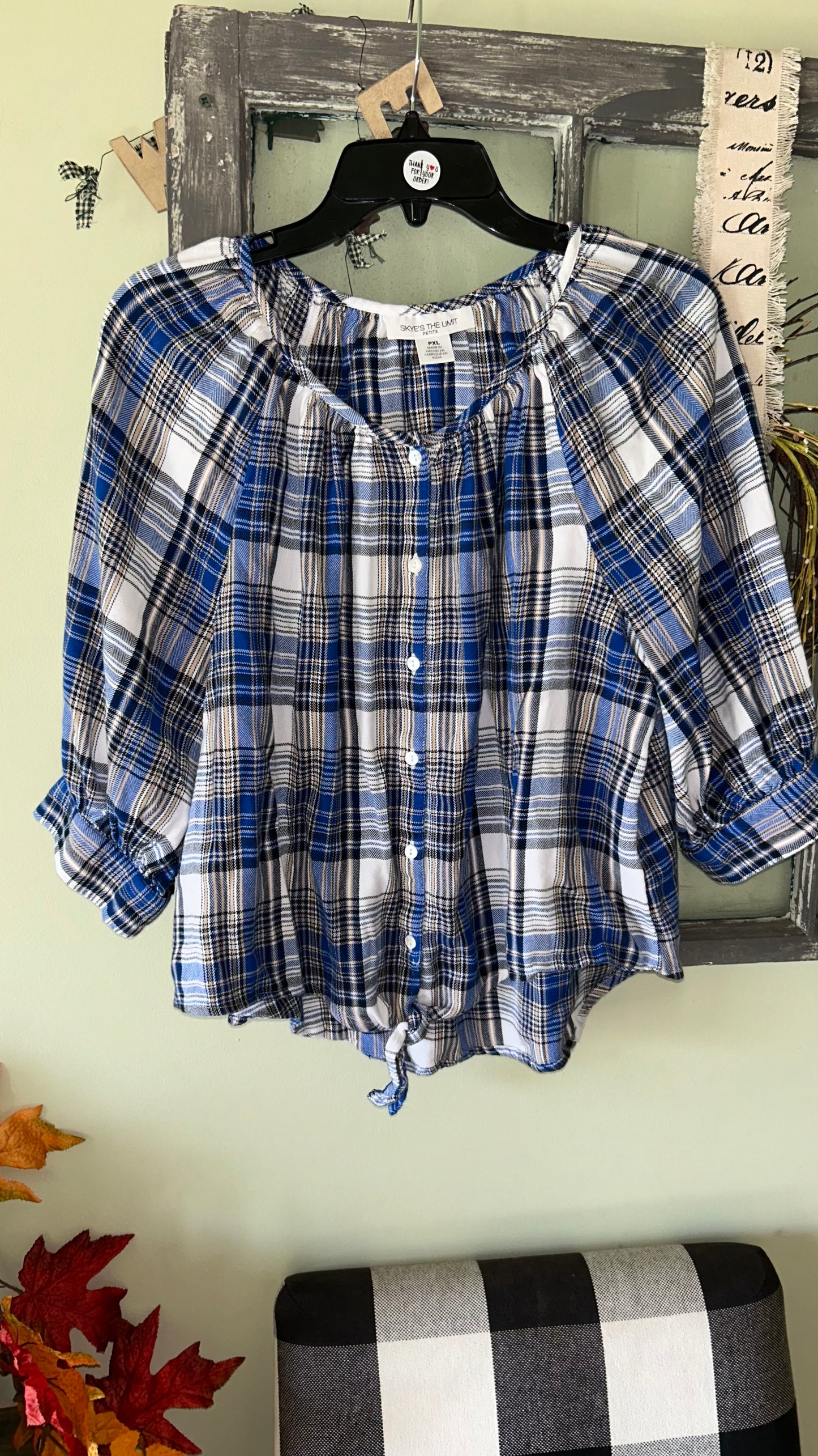 Women’s Petite XLarge top fits like a Large With Stretch