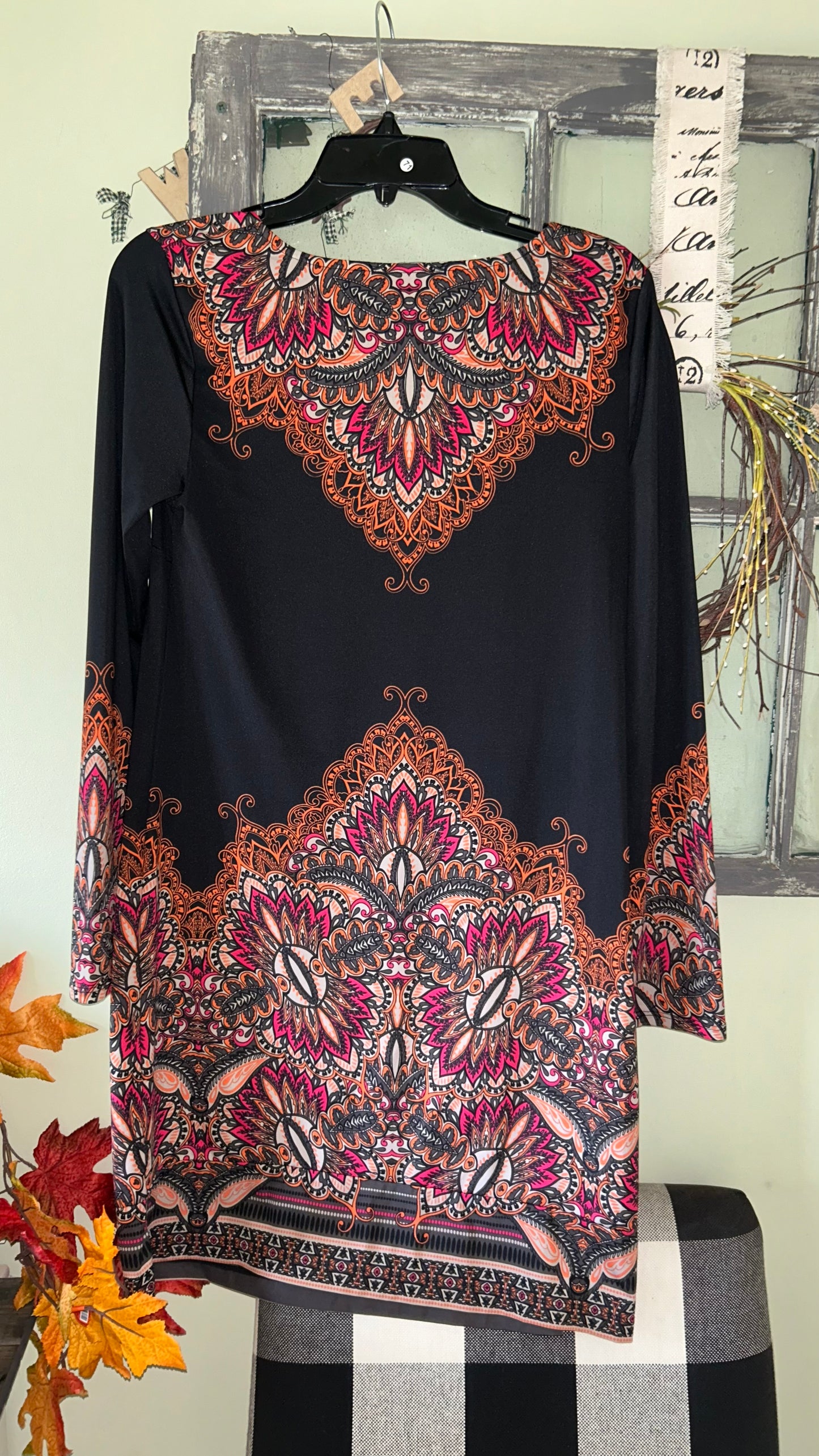 Women’s size medium dress fits like a 5-7 with stretch