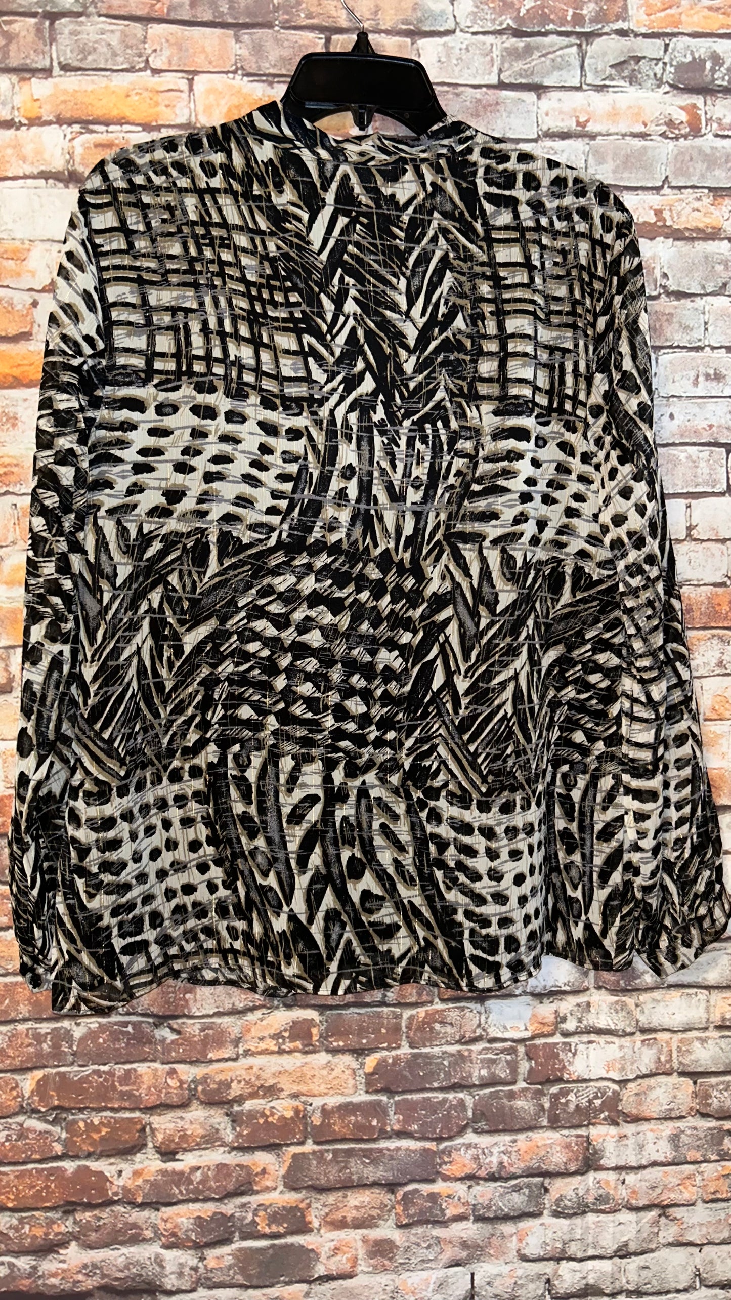 Women’s top size 10 fits like a Medium no stretch