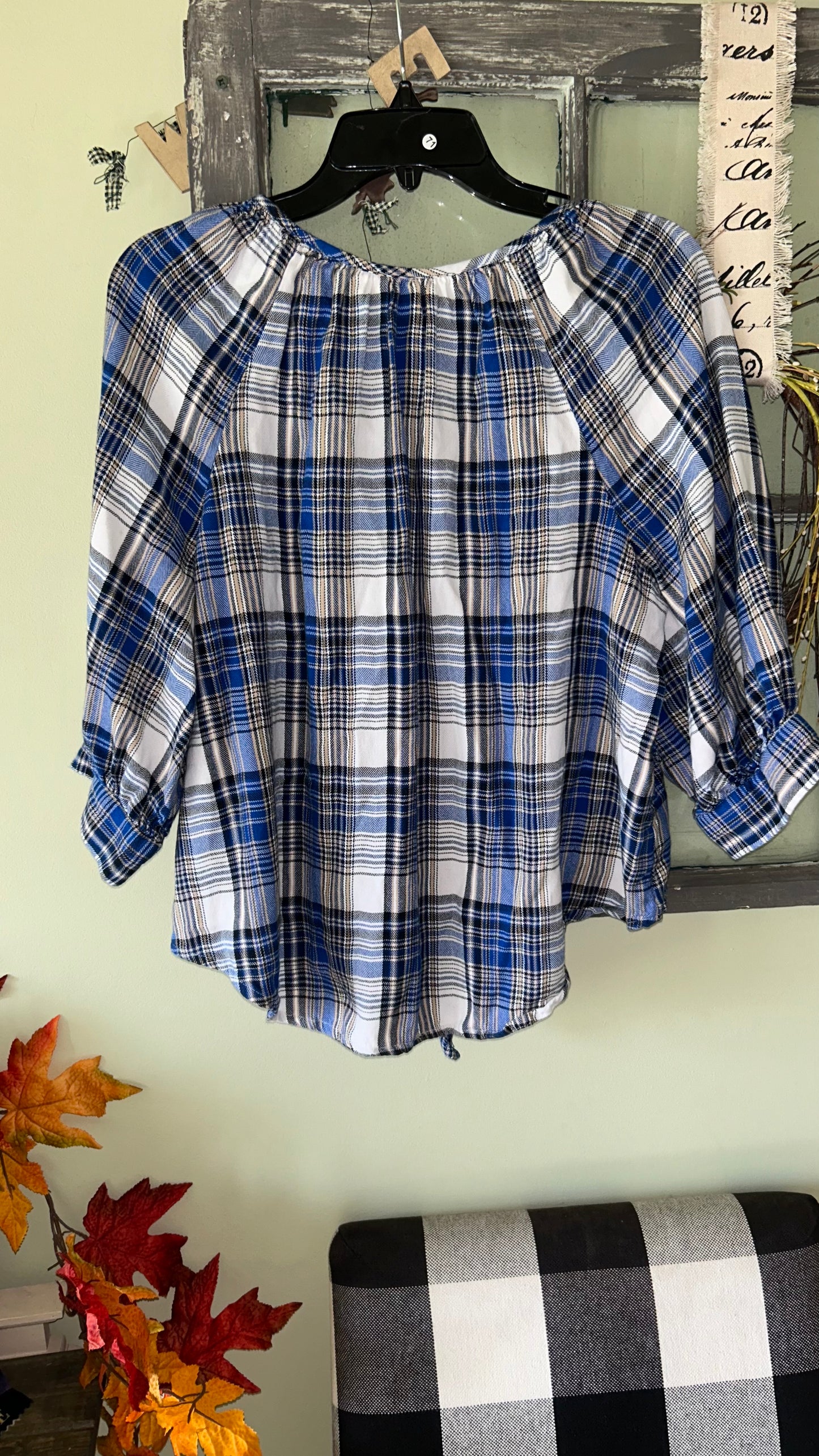 Women’s Petite XLarge top fits like a Large With Stretch