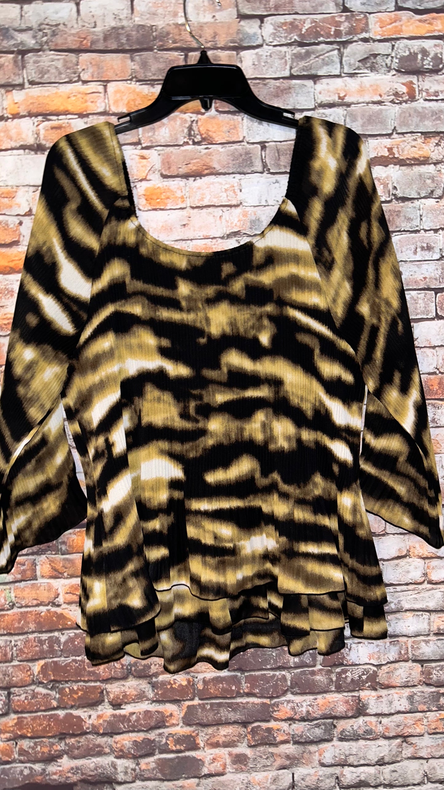 Women’s size 2x top fits like a 16-18 with stretch