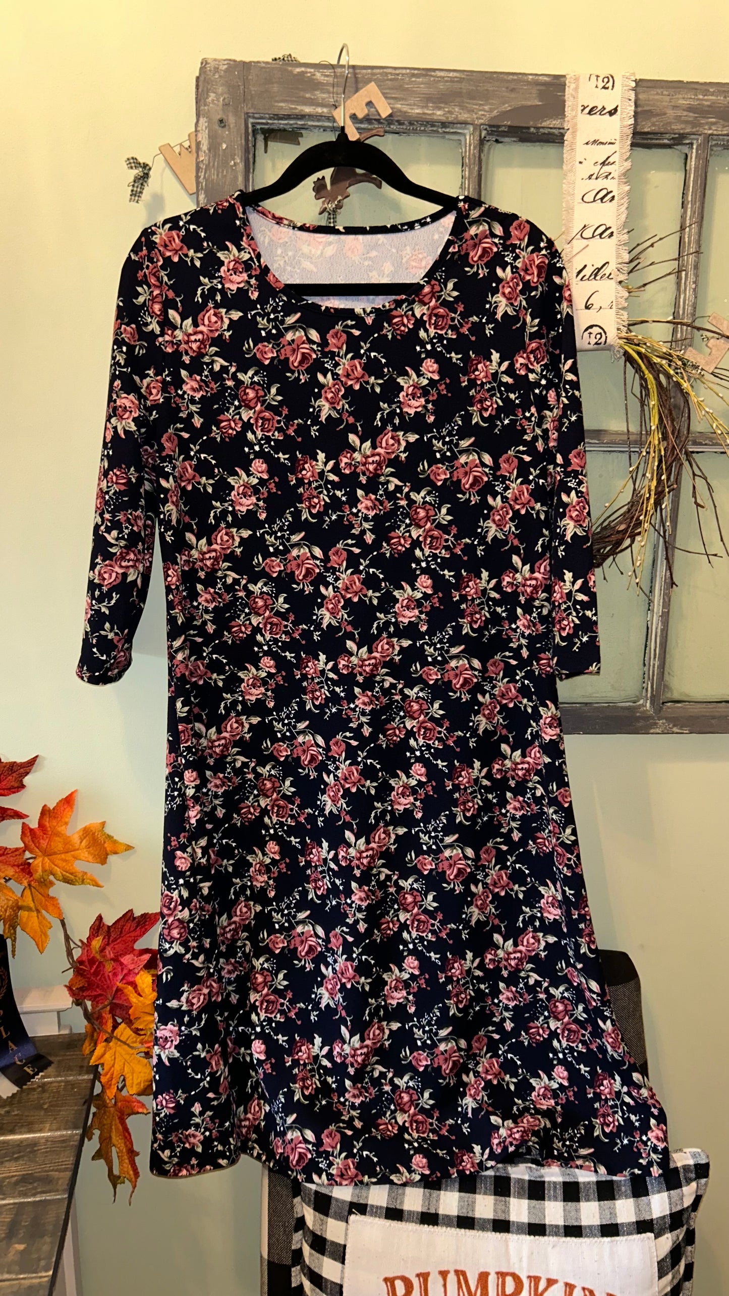 Women’s Dress size large fits like a 9/10 with stretch