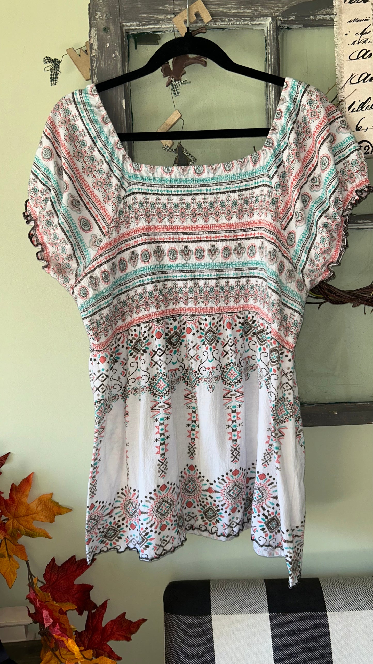 Women’s top size 2x will fit like a 1x with stretch