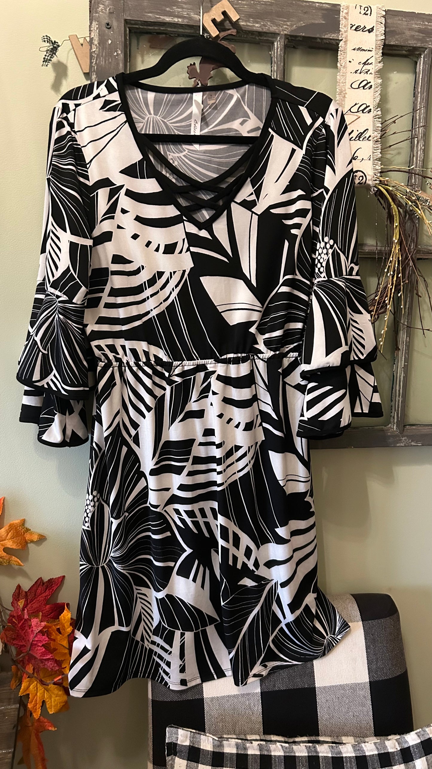 Women’s size medium fits like a 9/10 with stretch