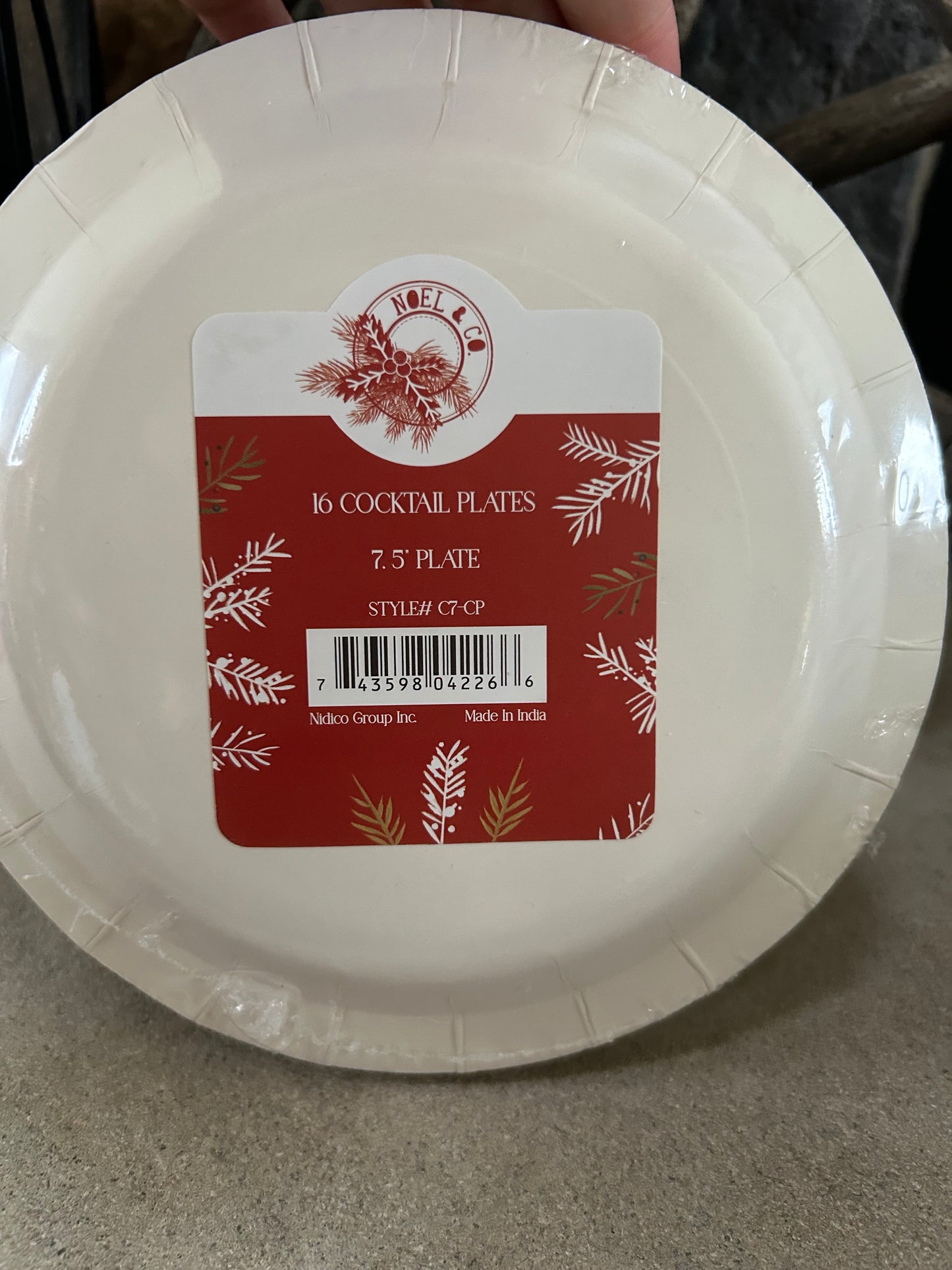 Holiday 16 Count Heavy Paper Plates