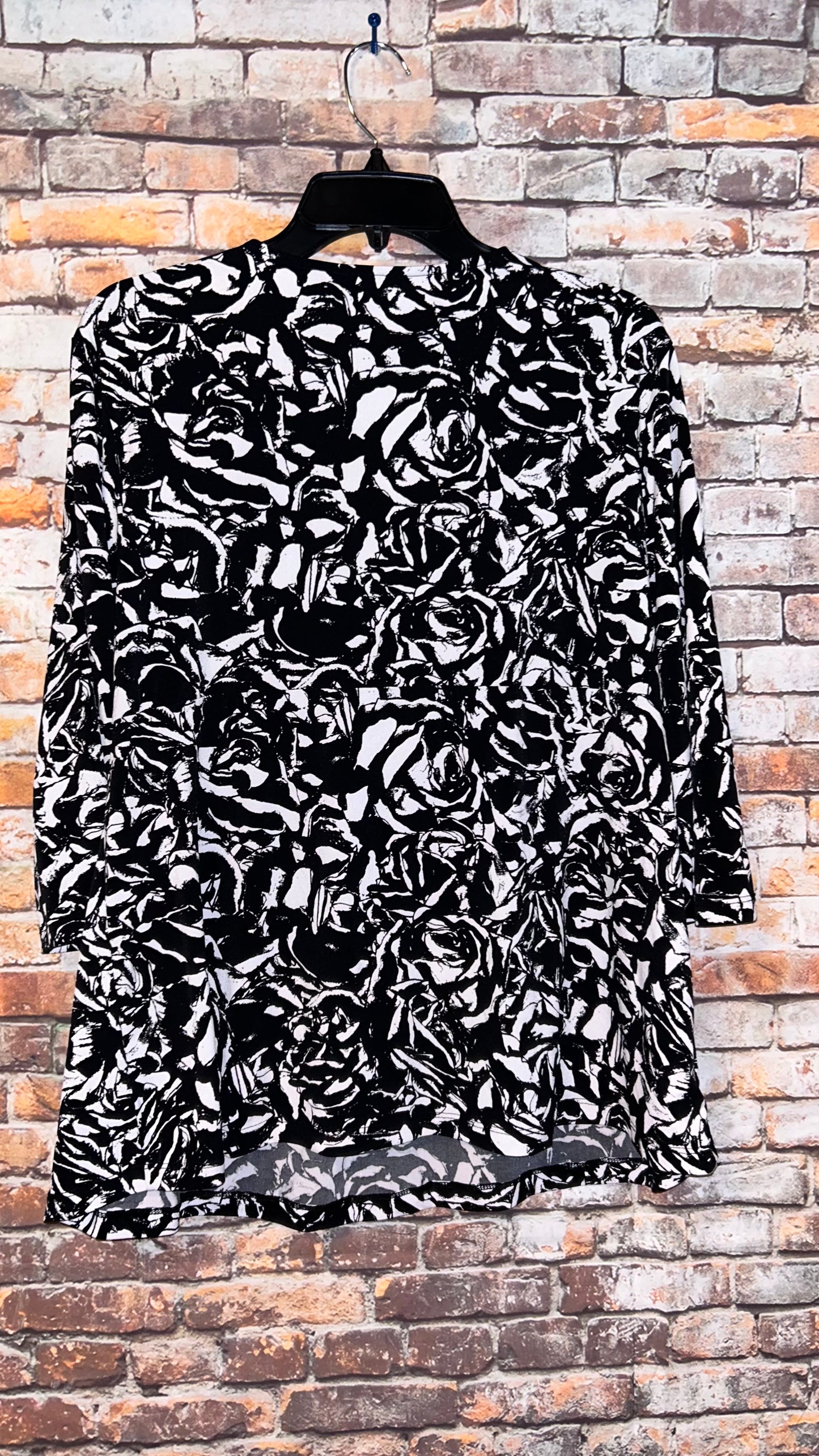 Women’s size XLarge top 16-18 with stretch