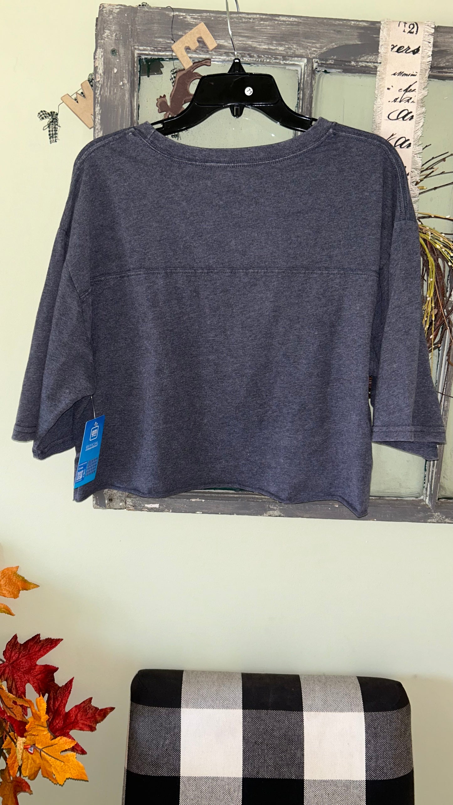 Women’s top size large top fits oversized up to a 1x with stretch