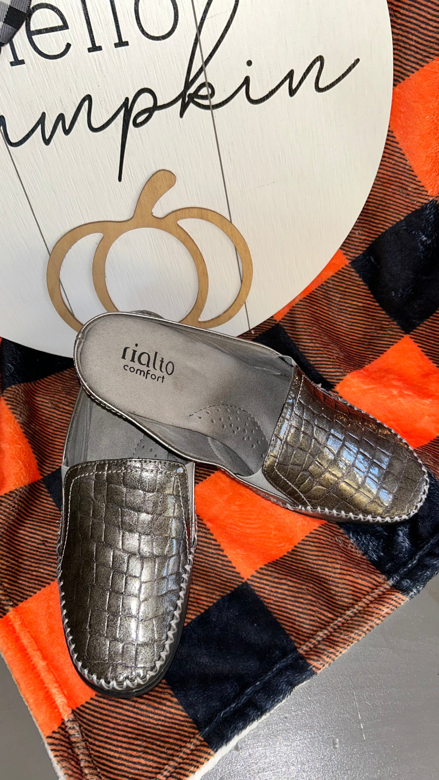 Women’s shoes size 9