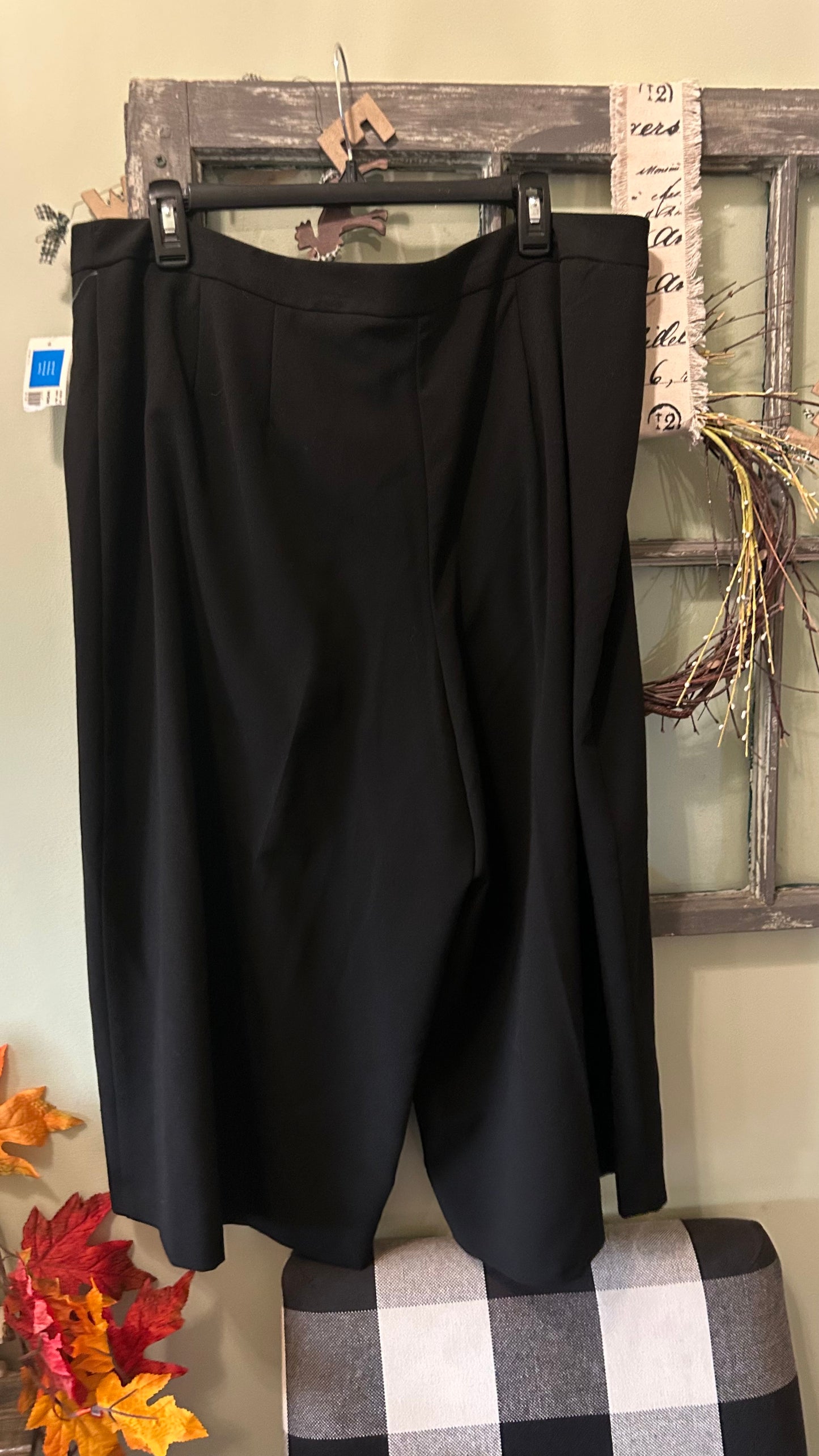 Womens size 20 capris no stretch