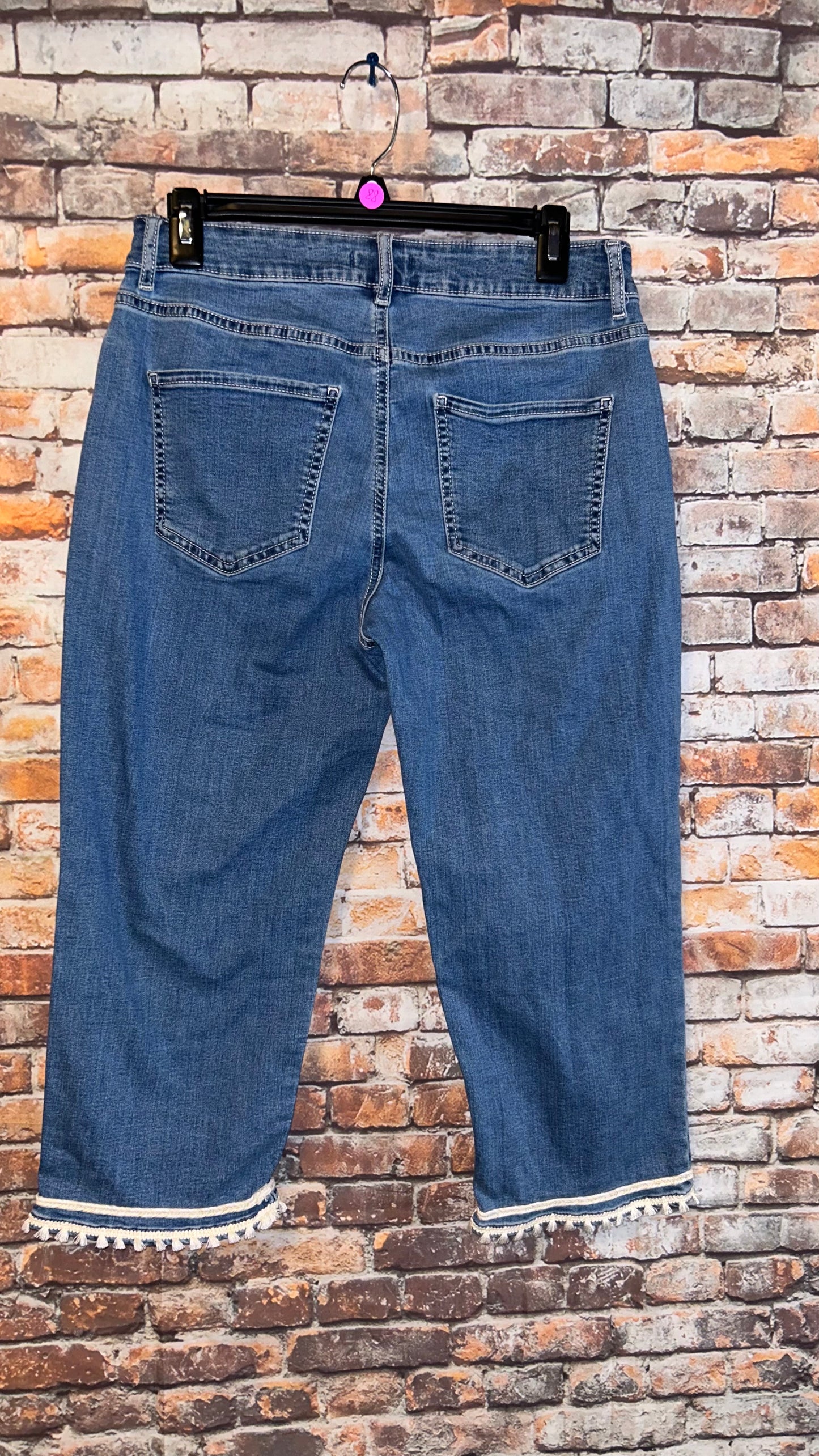 Women’s size 8 capris with stretch