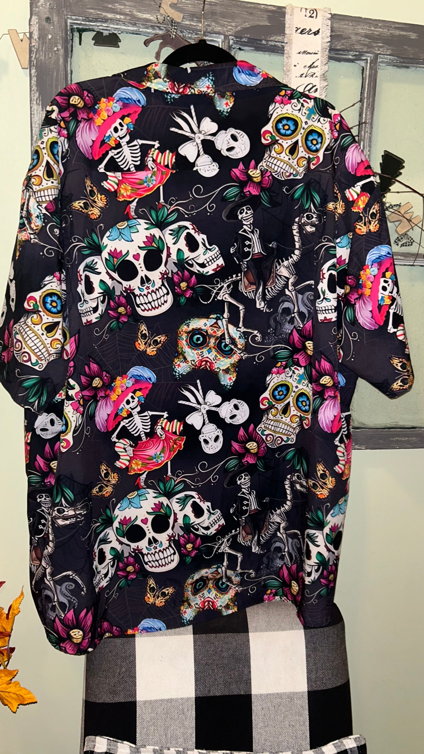 Adult size 4x fits like a 3x no stretch top