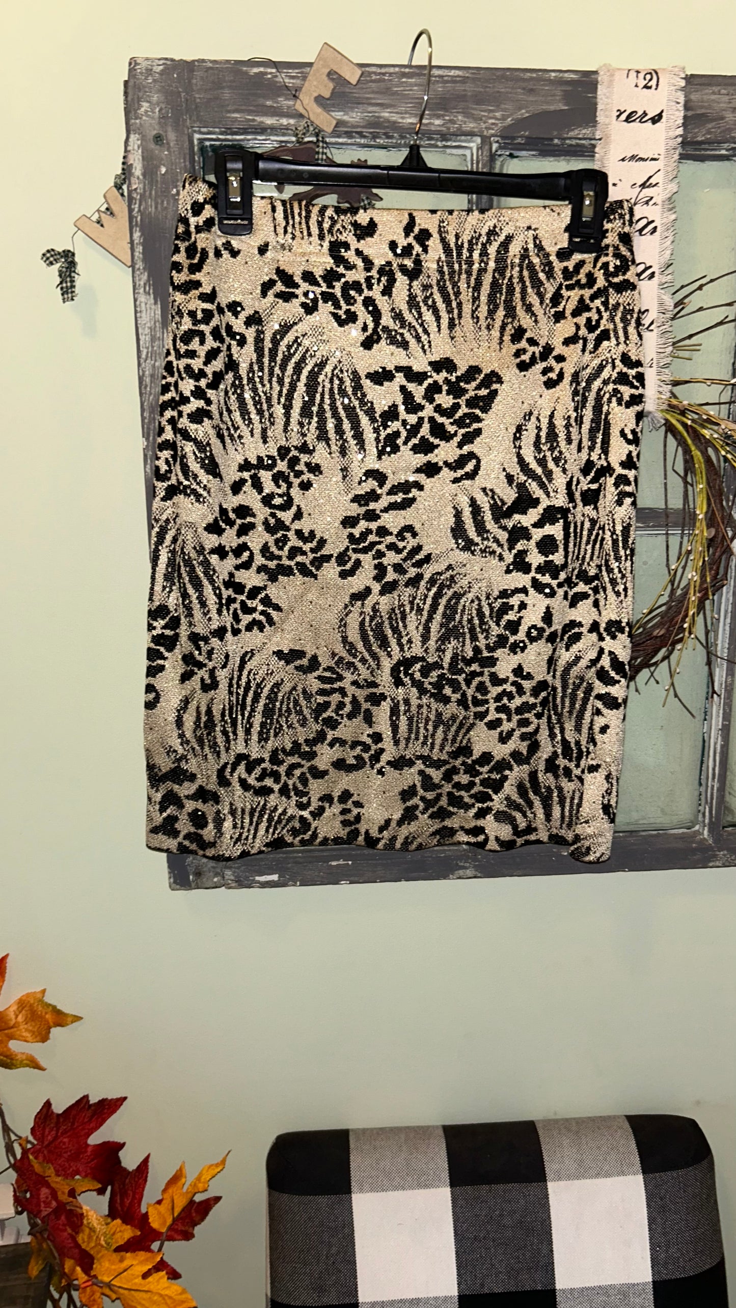 Women’s skirt size 6 with stretch