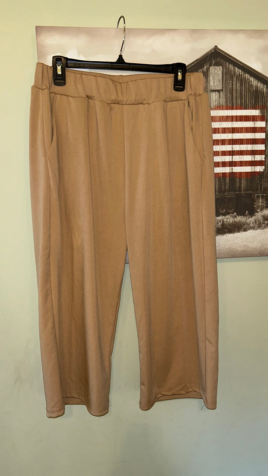 Women’s size large capris fits like 11/13 with stretch