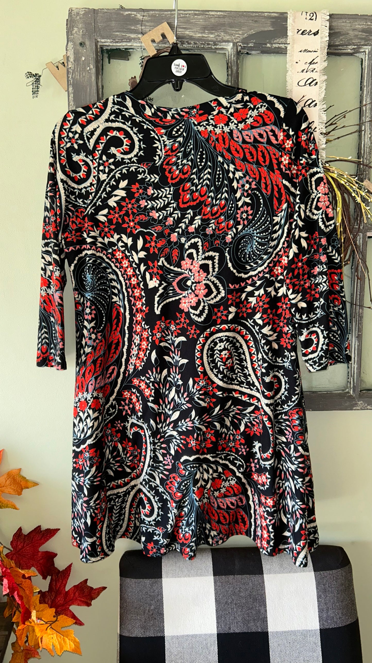 Women’s size Small-Medium Tunic Style Top with pockets with stretch