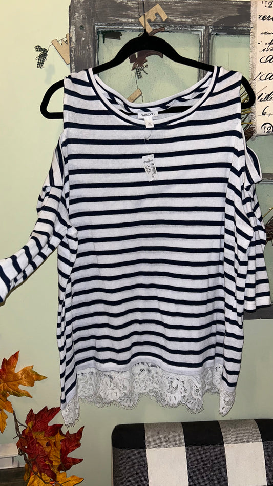 Women’s size 3x Top I would say it would fit a 2x with stretch best