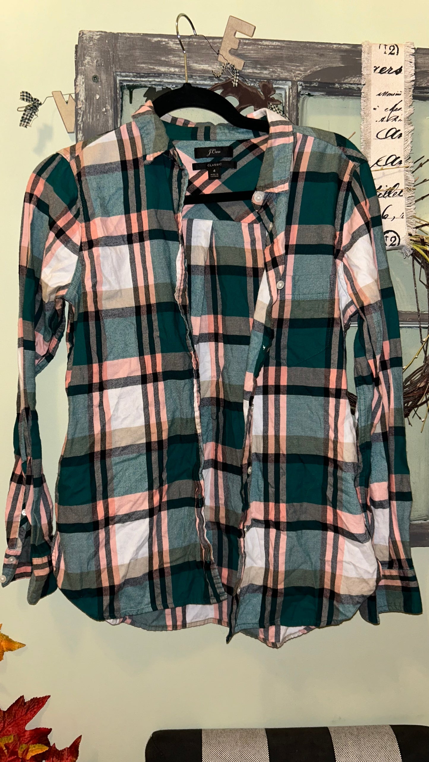 Women’s size 4 fits like a small no stretch