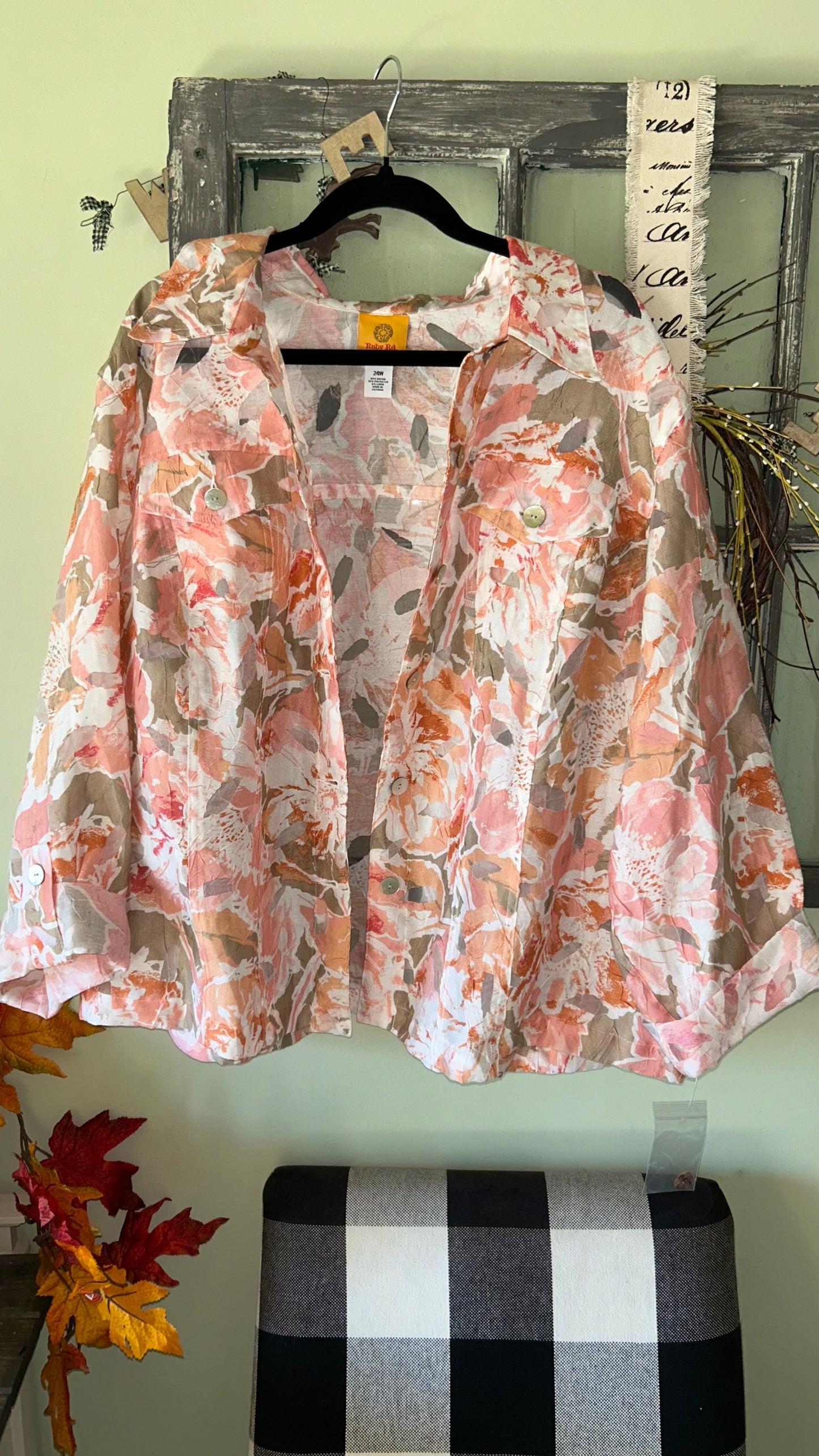 Women’s size 24 fits like a roomy 2x no stretch