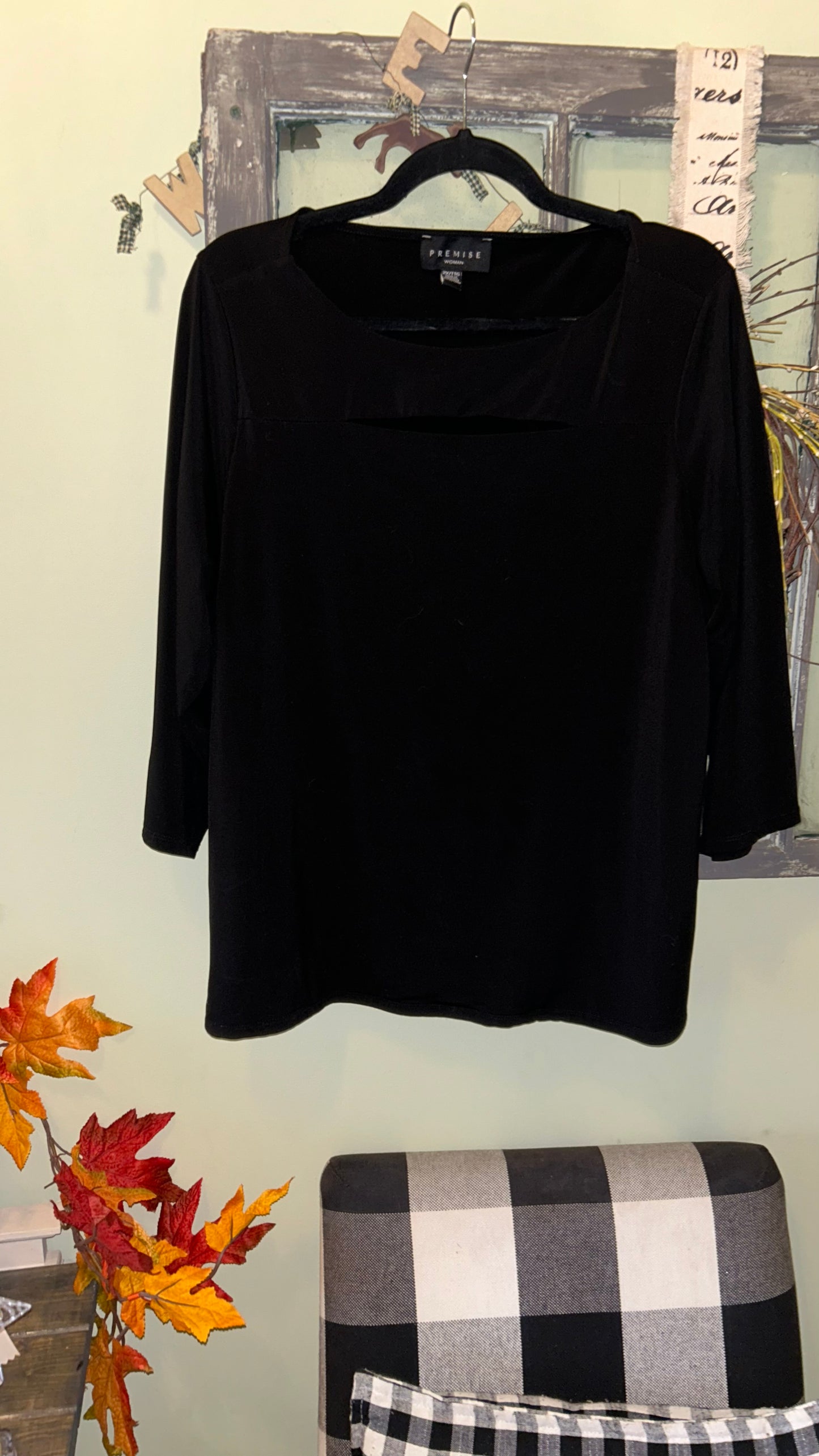 Women’s top size 2x fits like a 2x-3x with stretch