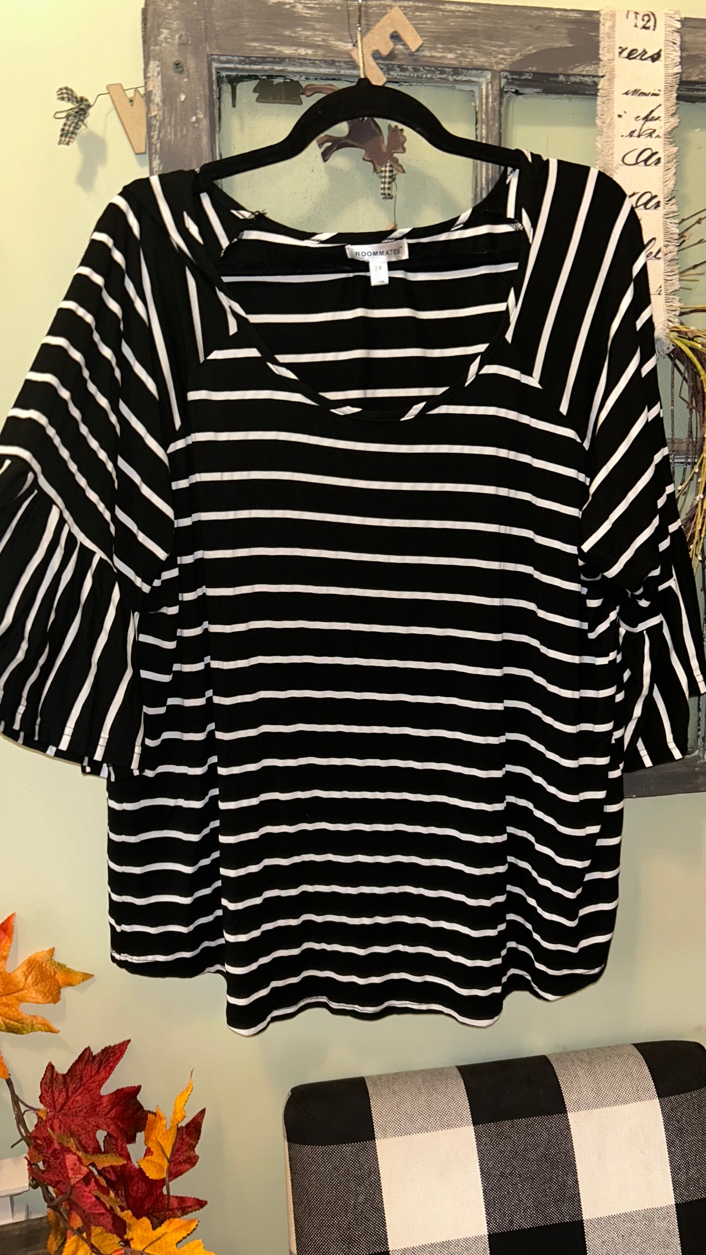 Women’s size 2x top fits like a 1x-2x with stretch