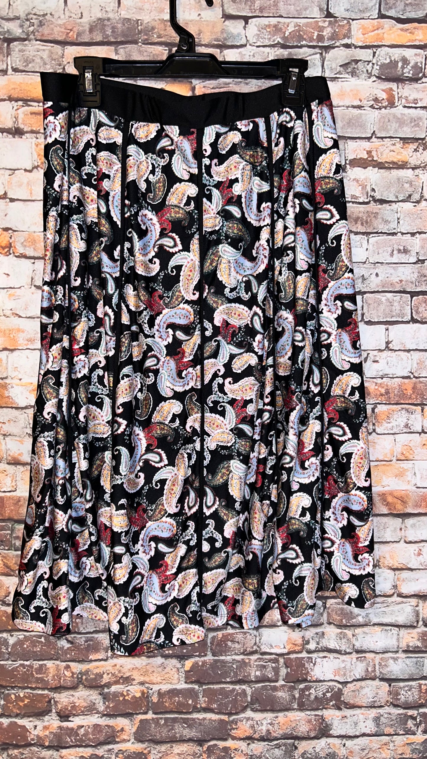 Women’s size 1x skirt fits like a 16 with stretch