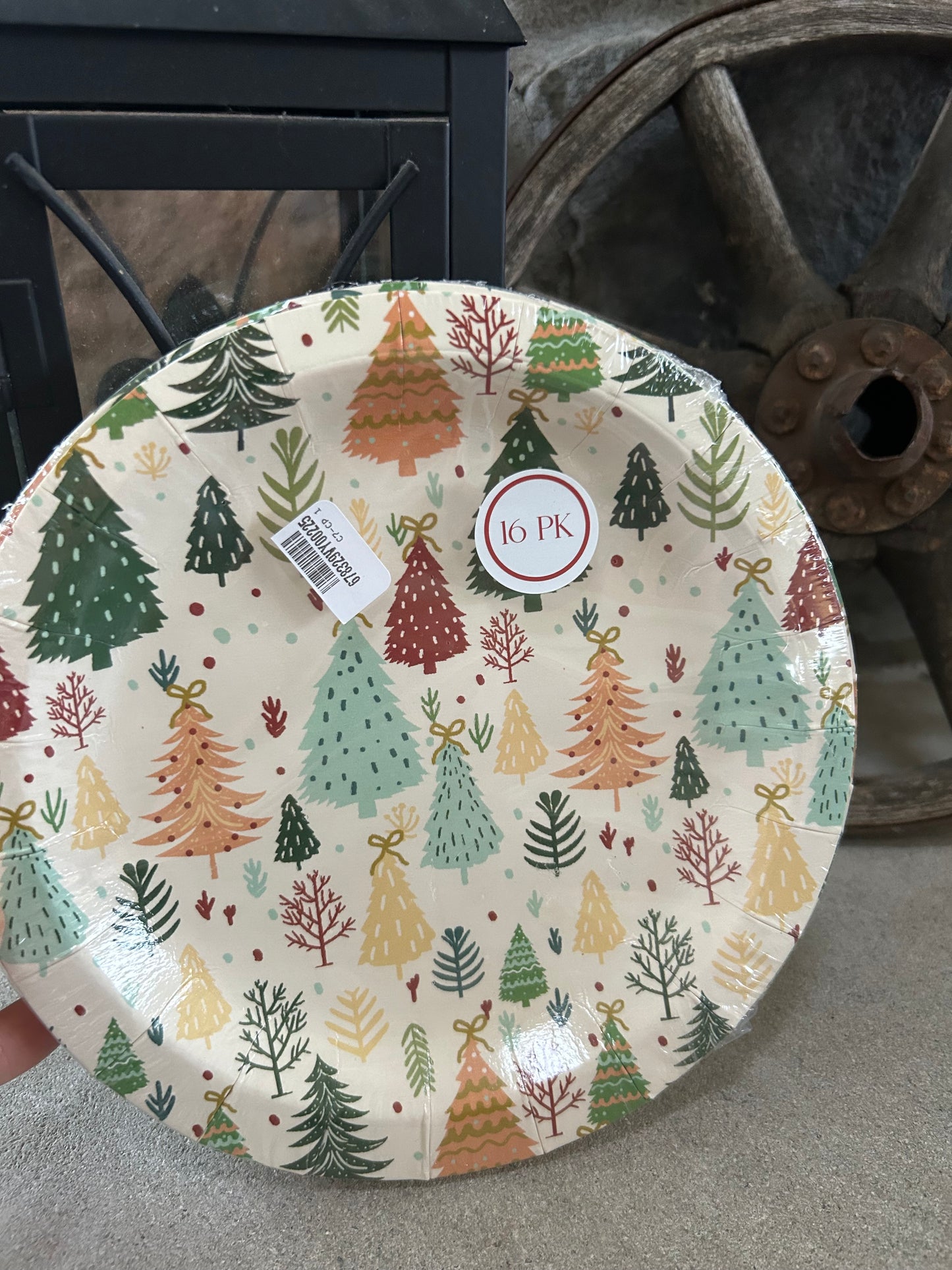 Holiday 16 Count Heavy Paper Plates