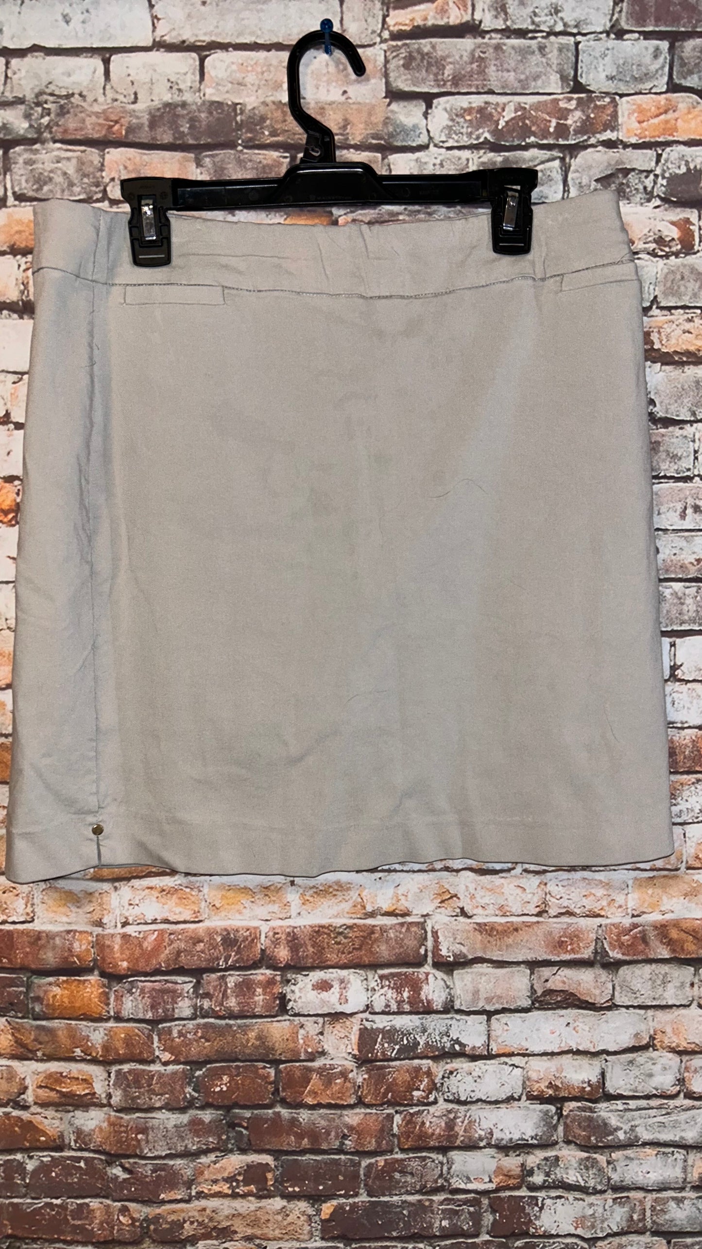 Women’s skort size 18 fits like a 17-18 with stretch