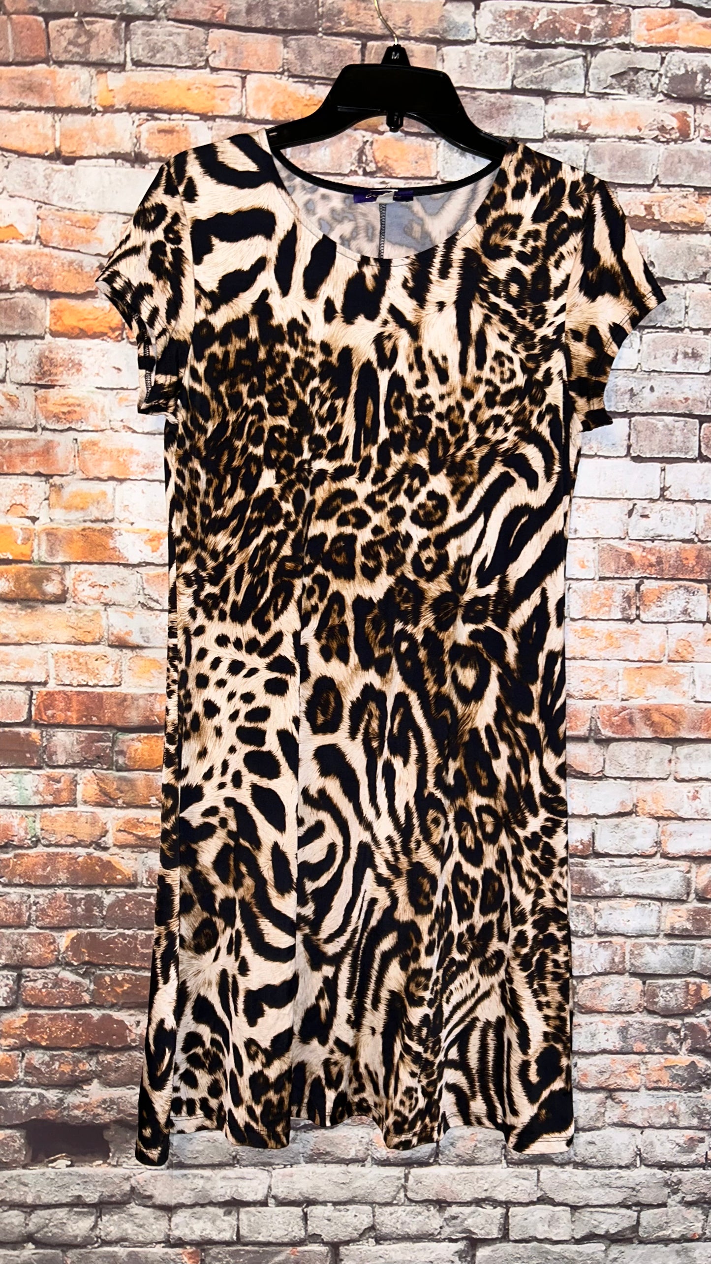 Women’s size medium dress fits like 5/6 with stretch