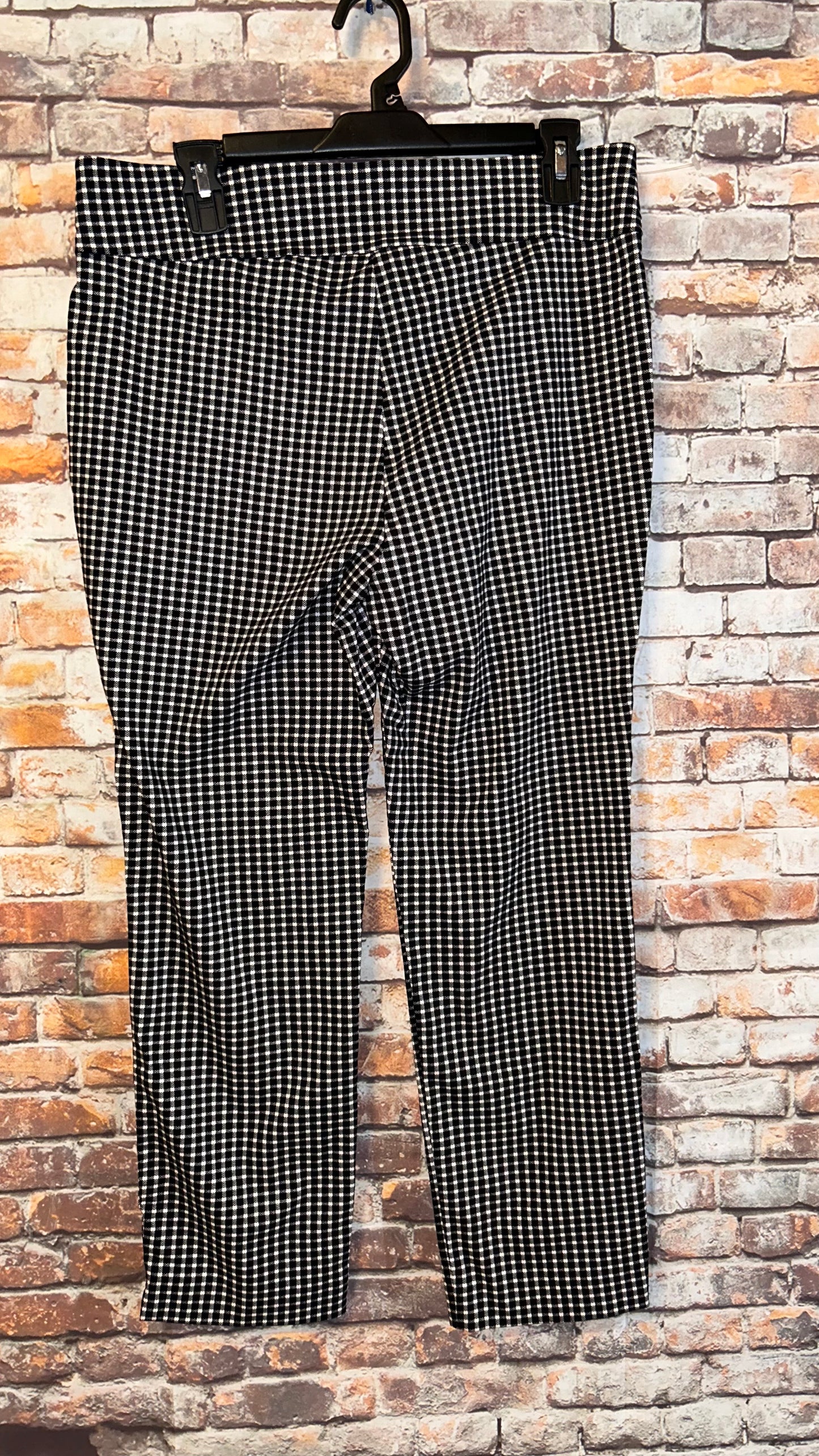 Women’s size petite large pants fits like a 10 with stretch and 25in seam