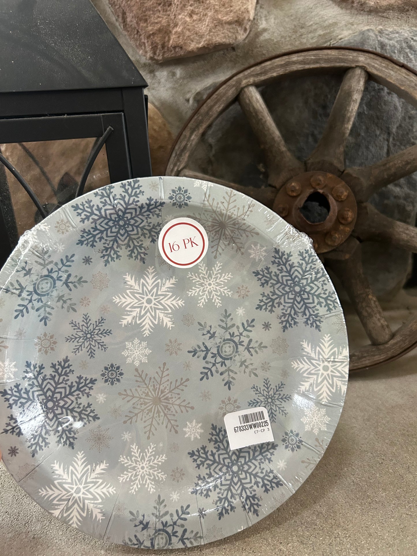 Holiday 16 Count Heavy Paper Plates