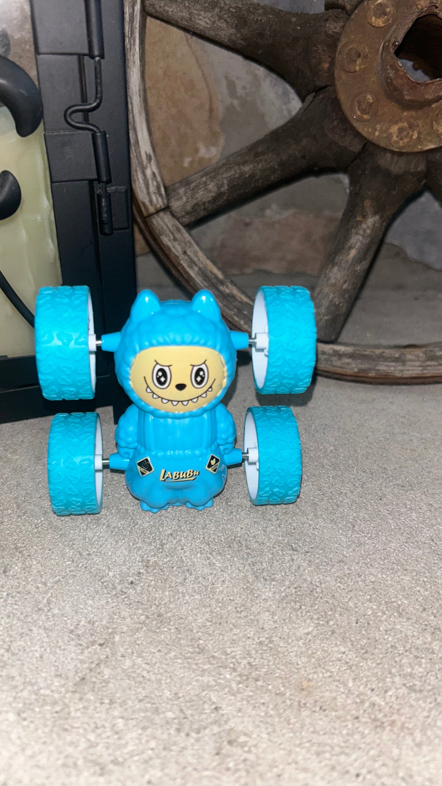 Labubu Stunt Car Vehicle Roll 180’ Flip