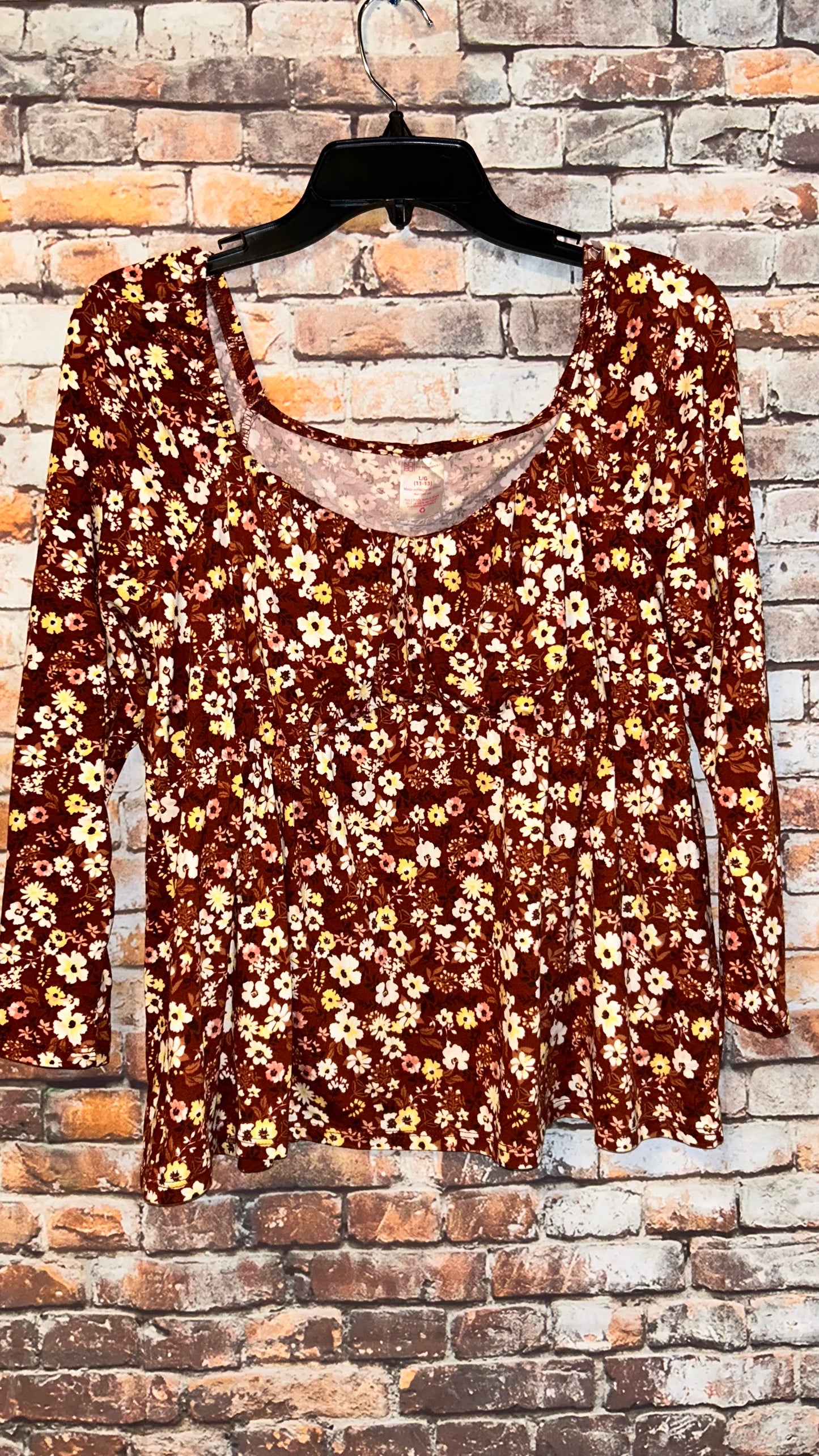 Women’s top size Large With stretch