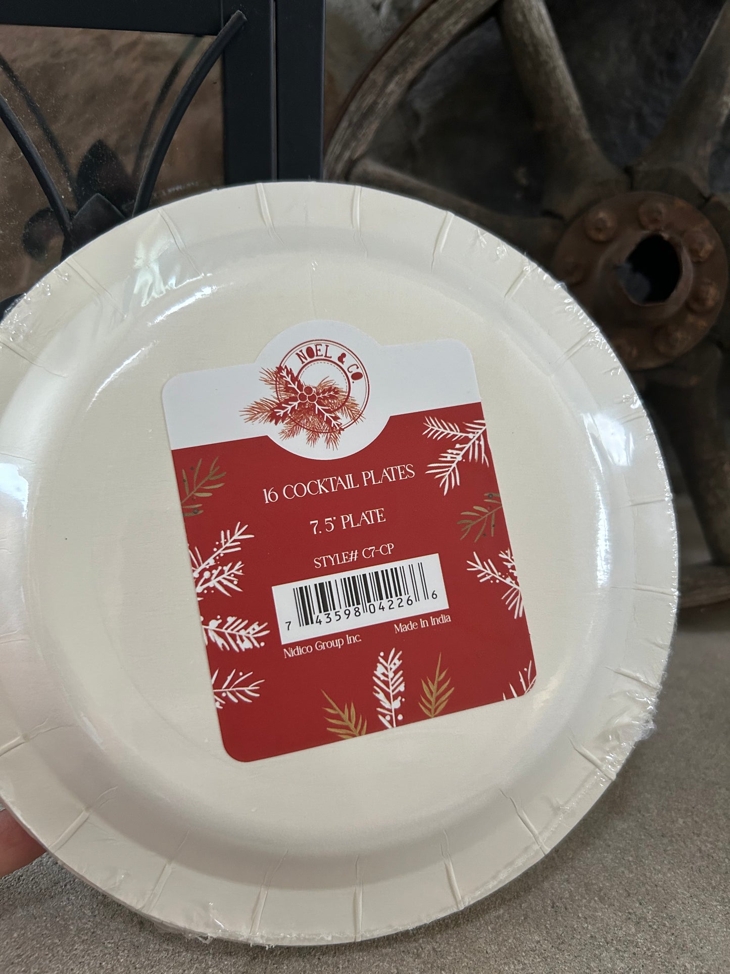 Holiday 16 Count Heavy Paper Plates