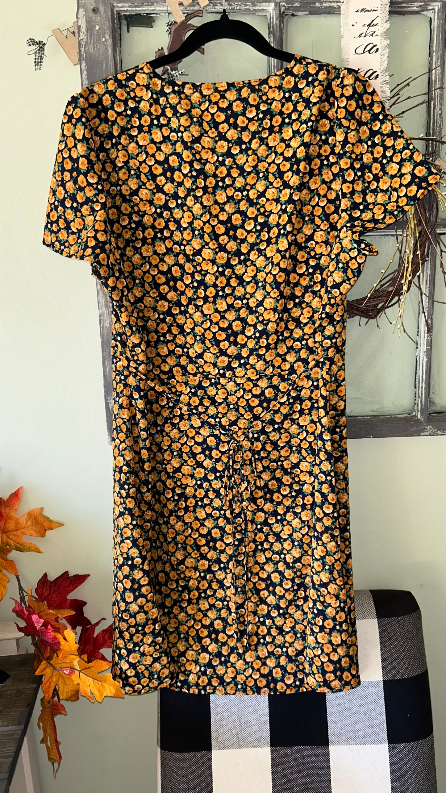 Women’s dress size 14 will fit best for a 12 no stretch