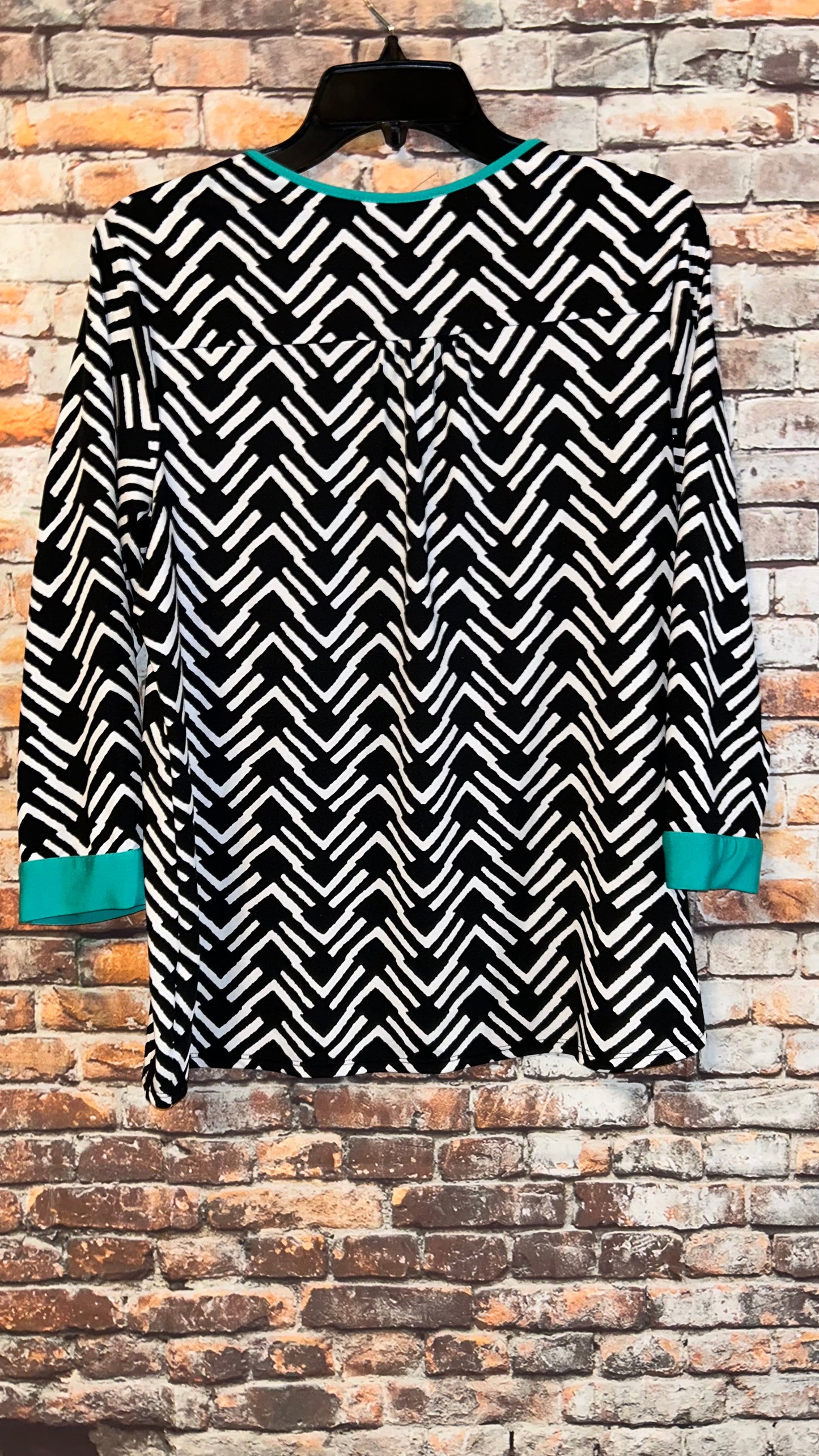 Women’s top size Medium With stretch