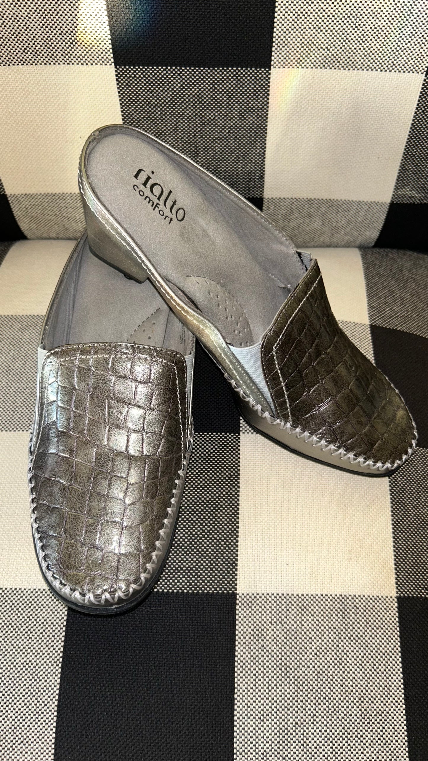 Women’s shoes size 9