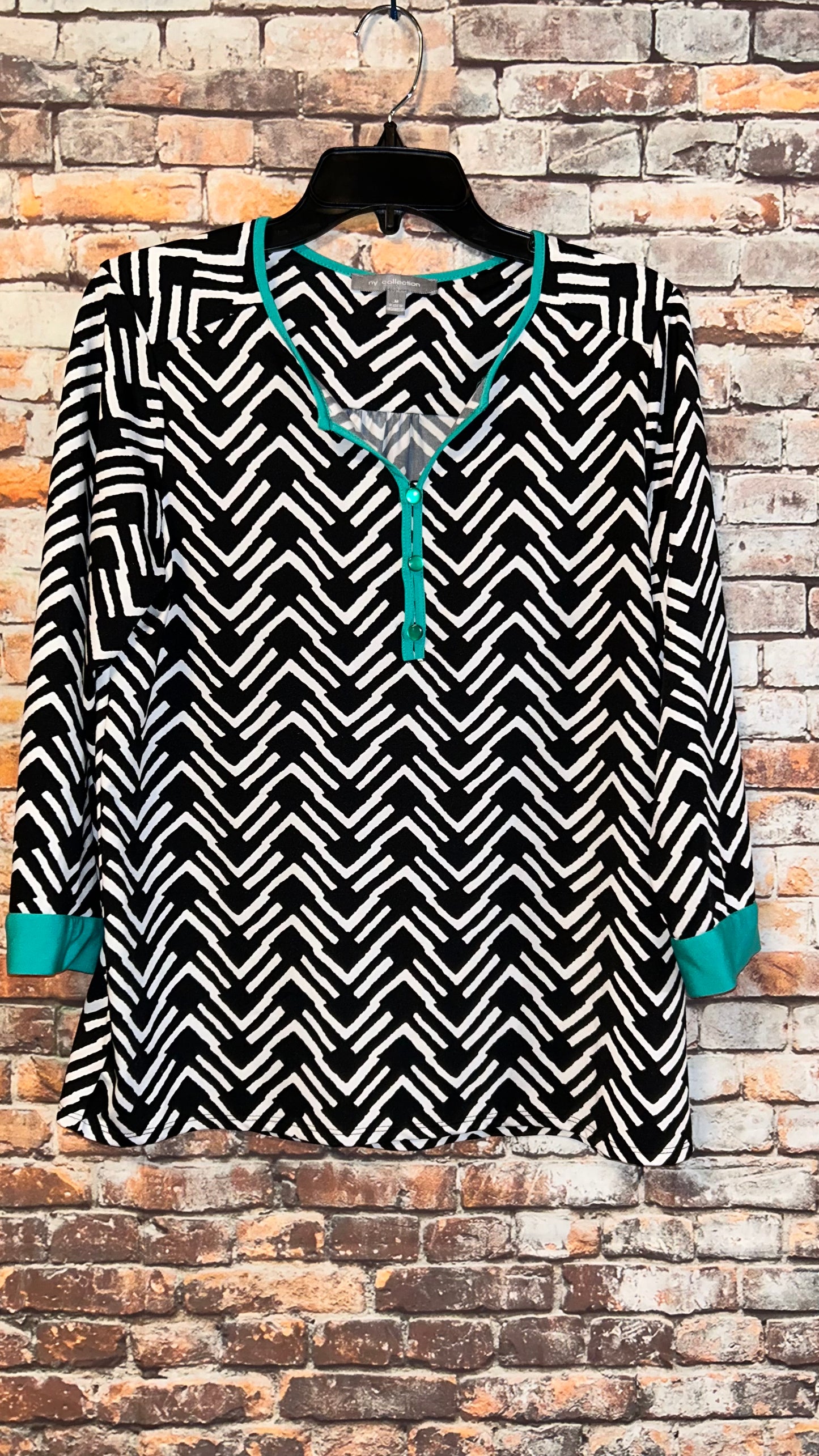 Women’s top size Medium With stretch