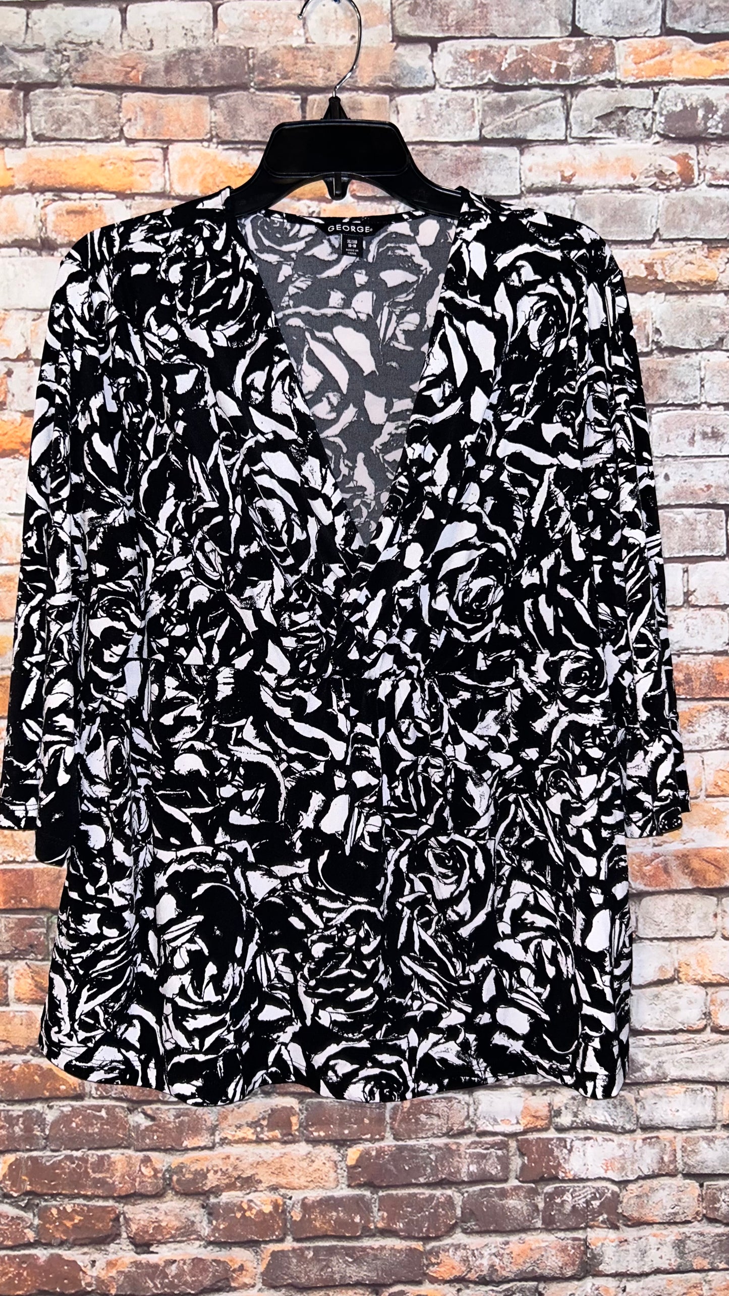 Women’s size XLarge top 16-18 with stretch