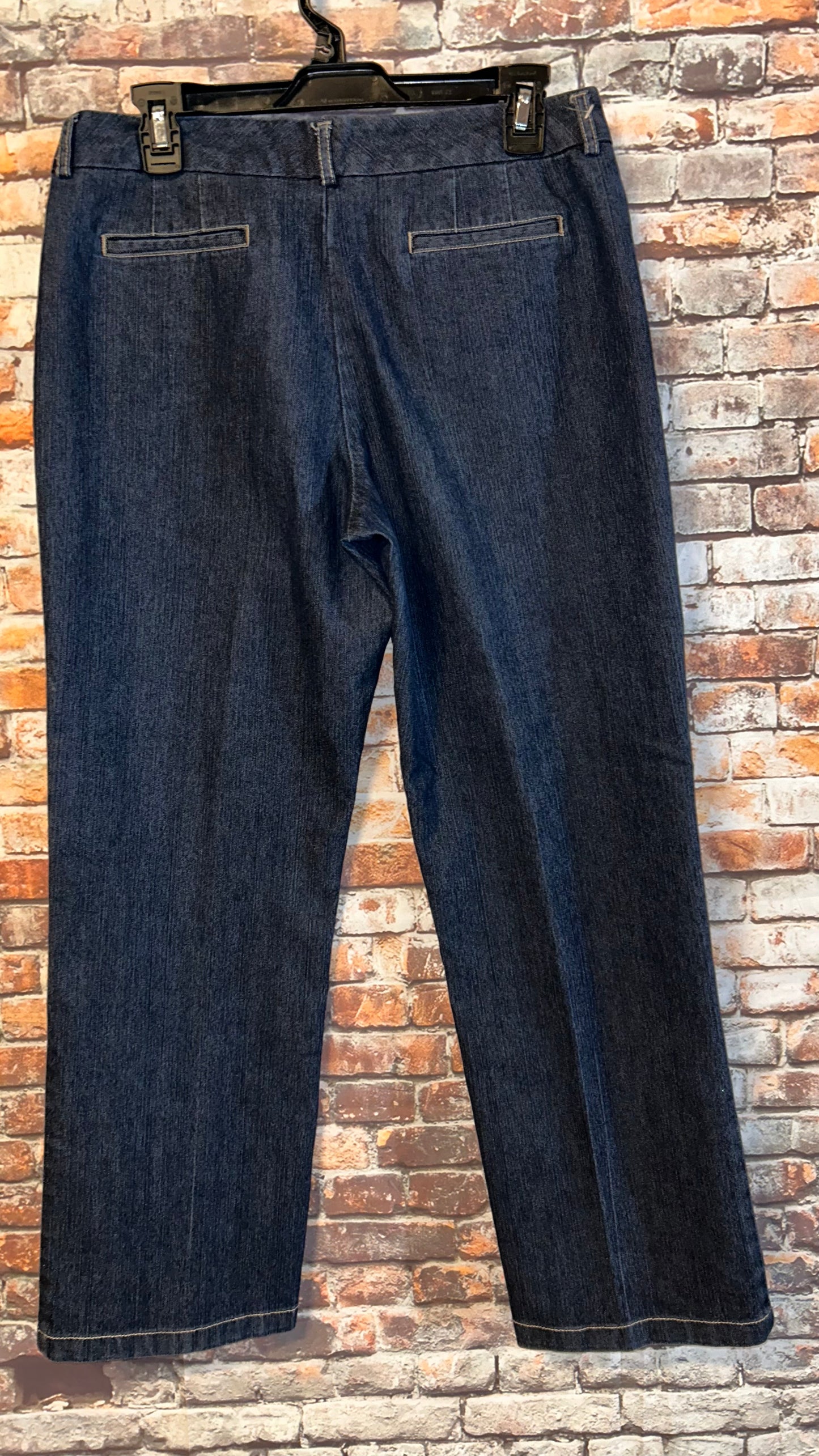 Women’s size 10 Petite Pants 27in inseam with stretch fits like a 9/10