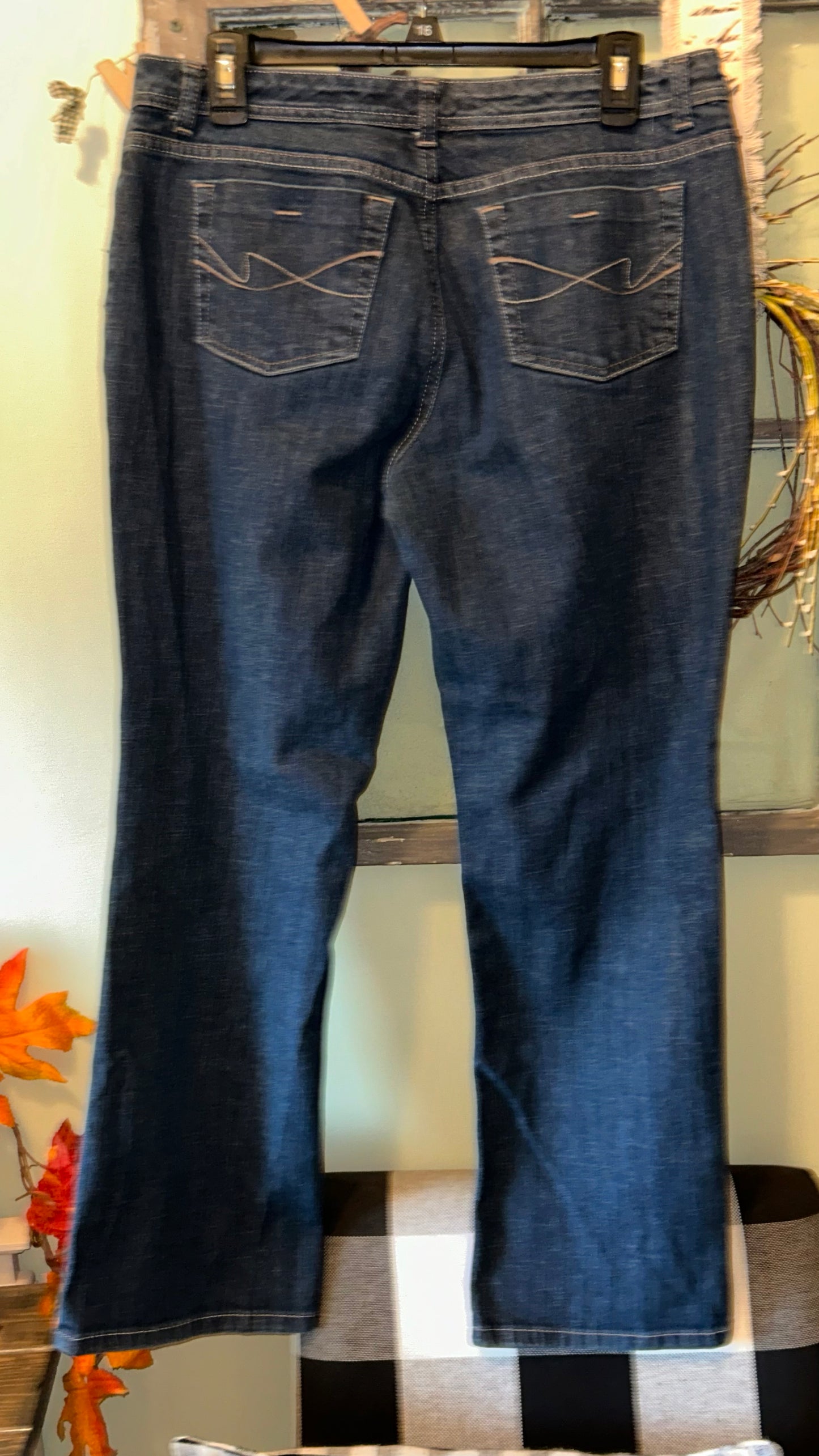 Womens size 10 Petite Jeans inseam 29in with some stretch