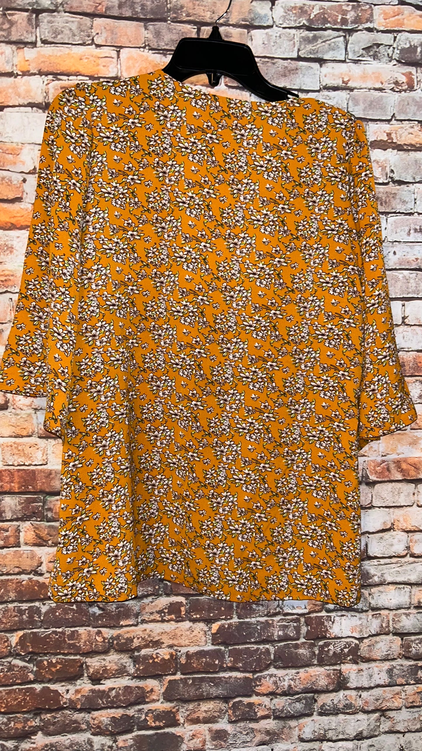 Women’s size Medium top roomy with some stretch