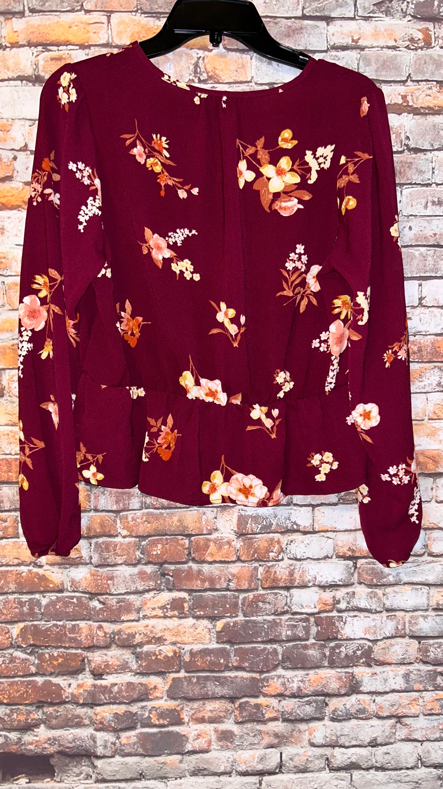 Women’s top size Large Top fits like a Small With stretch