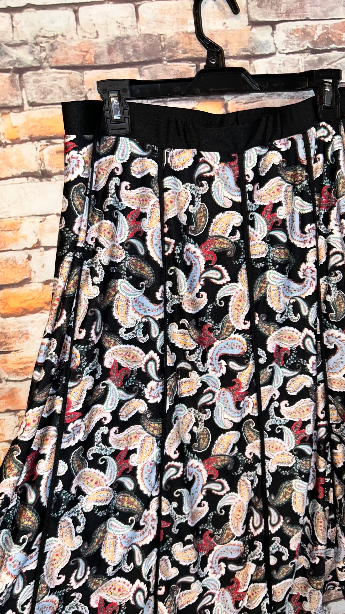 Women’s size 1x skirt fits like a 16 with stretch