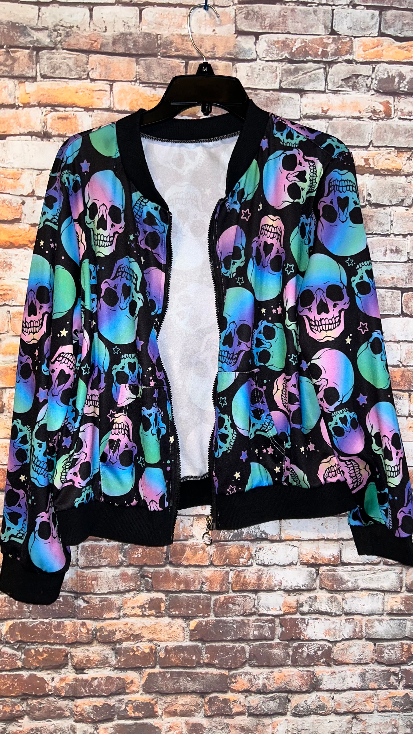 Women’s size 2x top fits like a XLarge with stretch