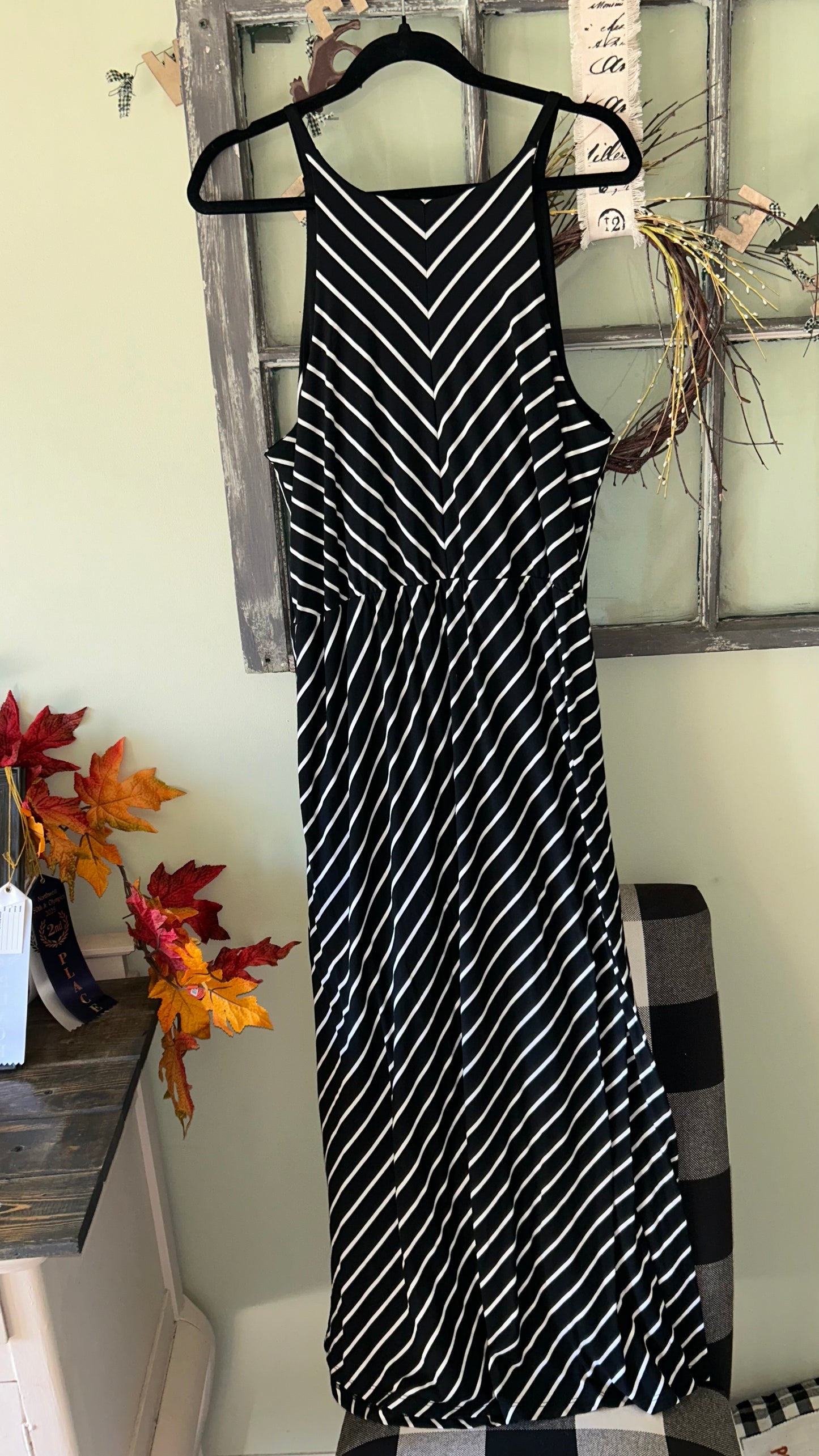 Women’s dress size 0 fits like a 12-14 with stretch