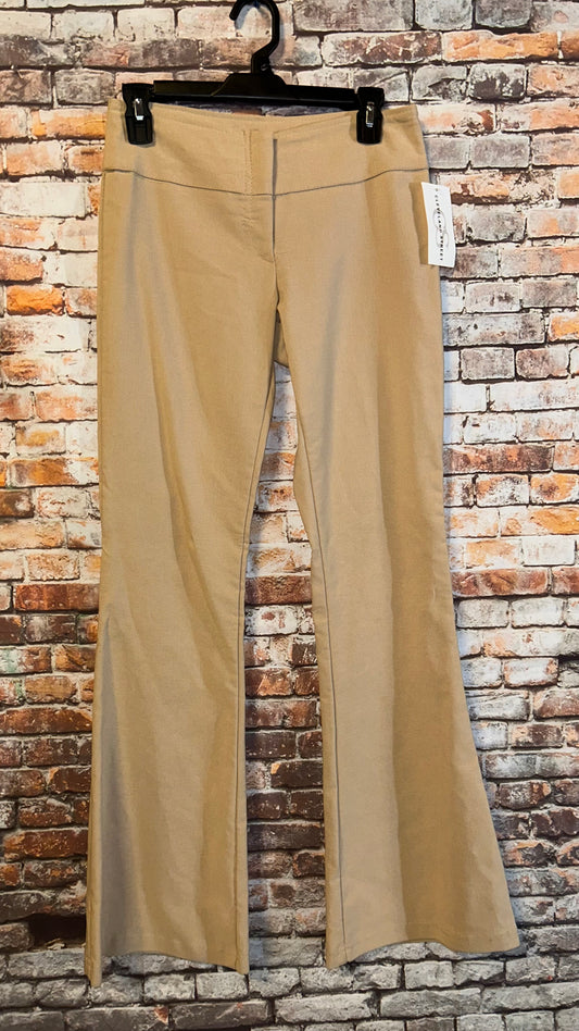 Women’s size 9 pants fits like a 32in inseam with some stretch