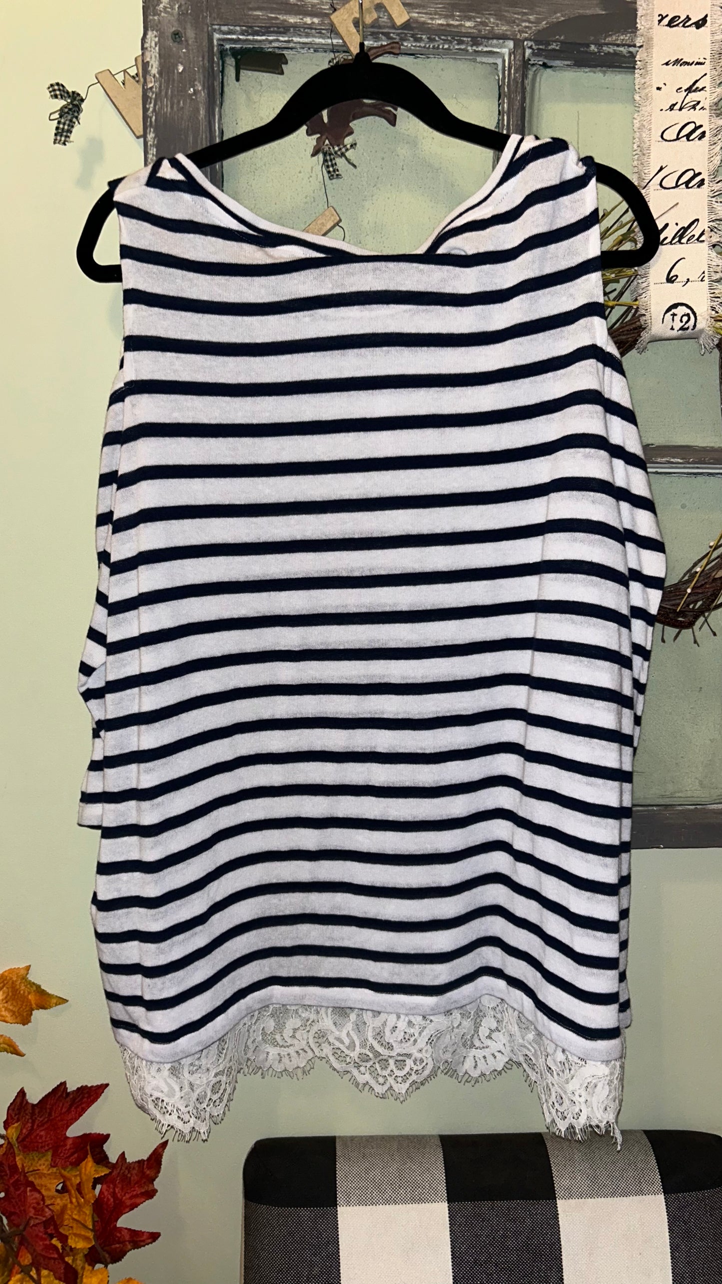 Women’s size 3x Top I would say it would fit a 2x with stretch best